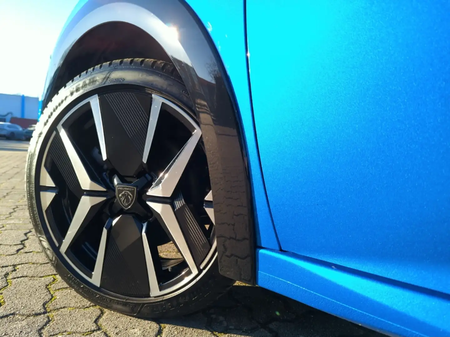 Peugeot 208 Hybrid 145 GT 1.2 Autom. +Allwetter+LED+CarPlay+Na Blau - 2