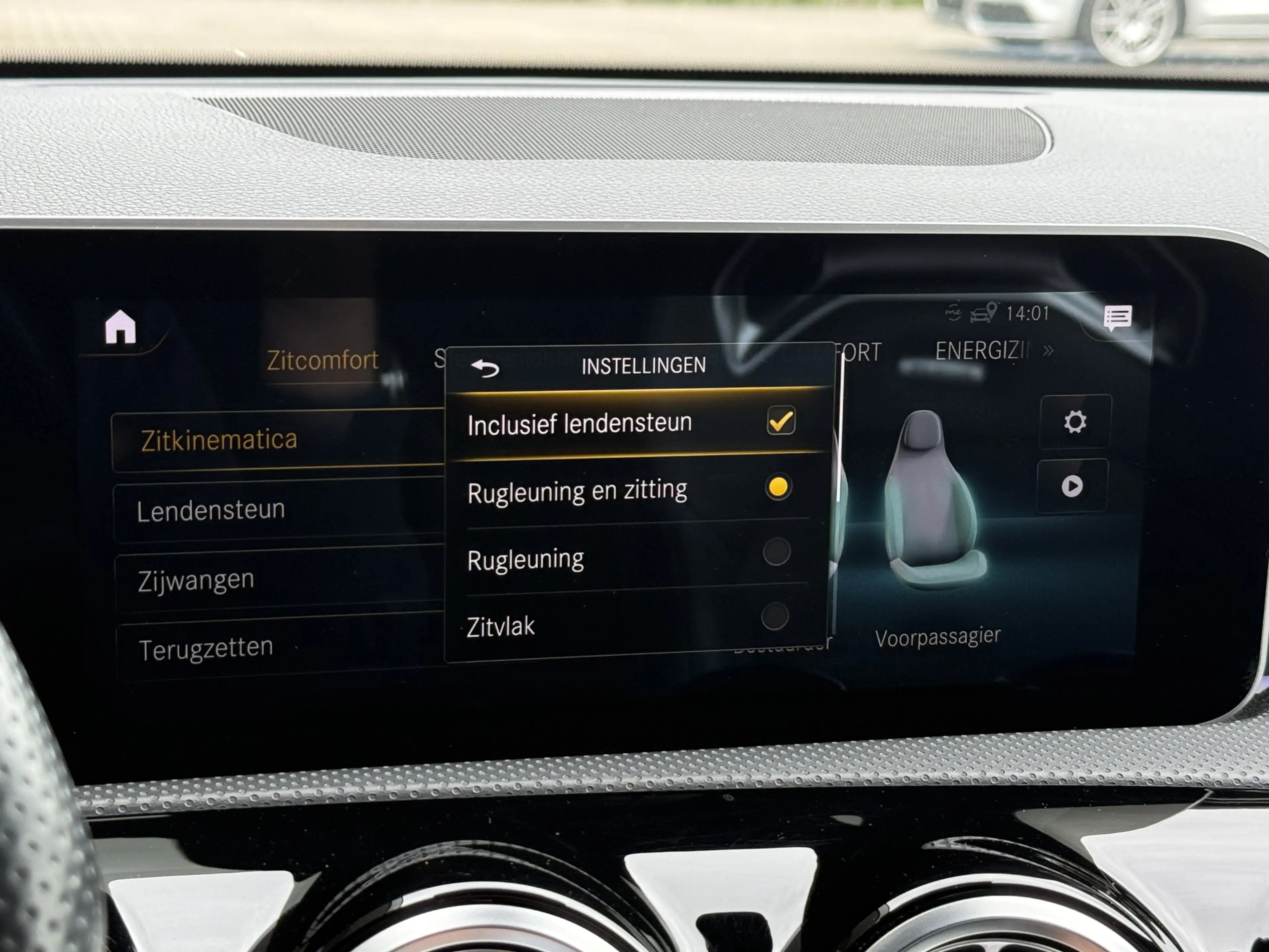 Mercedes-Benz A 35 AMG 4MATIC Edition 1 Premium Plus | Burmester | Pano | — photo 26