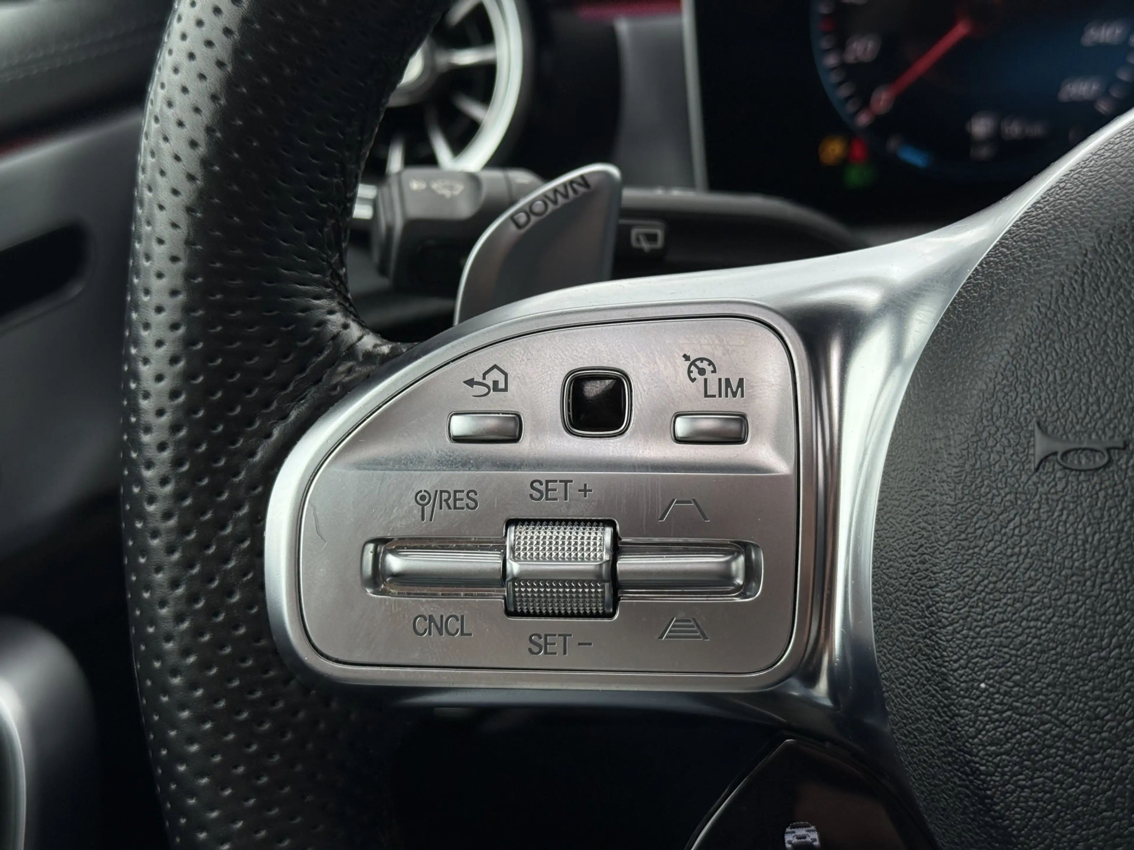 Mercedes-Benz A 35 AMG 4MATIC Edition 1 Premium Plus | Burmester | Pano | — photo 16