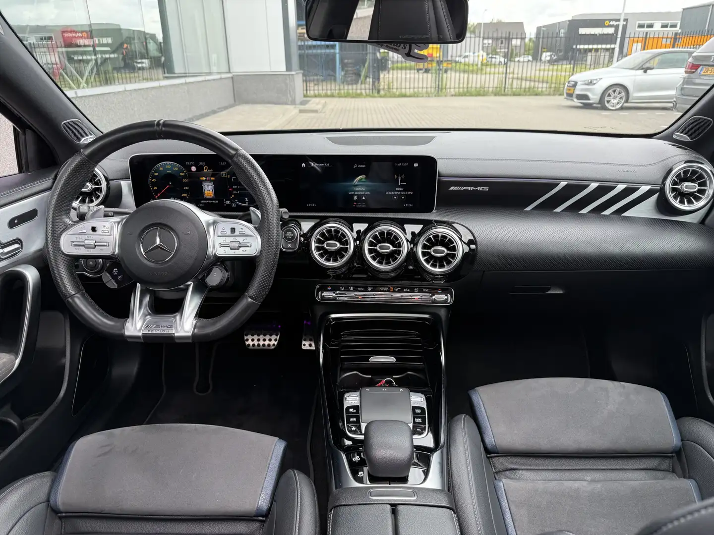 Mercedes-Benz A 35 AMG 4MATIC Edition 1 Premium Plus | Burmester | Pano | Blauw - 2