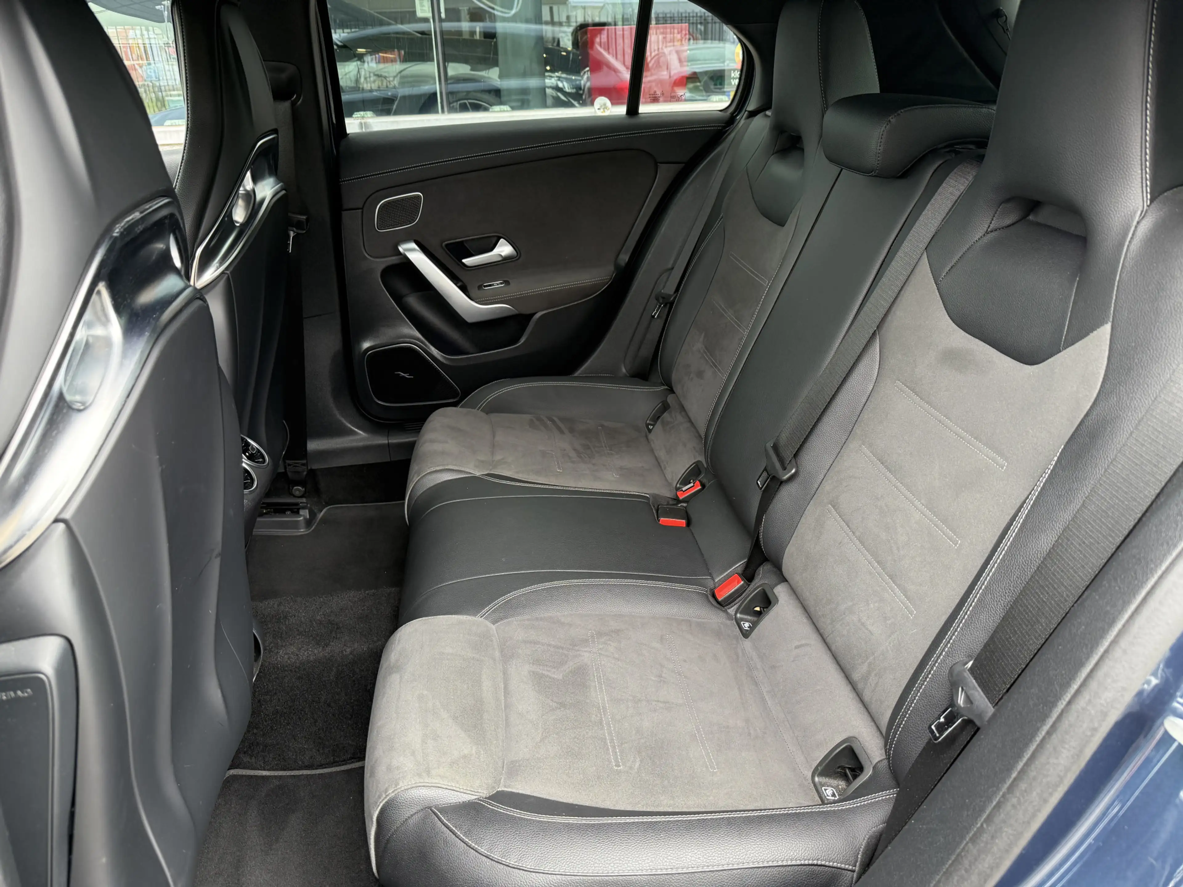 Mercedes-Benz A 35 AMG 4MATIC Edition 1 Premium Plus | Burmester | Pano | — photo 8