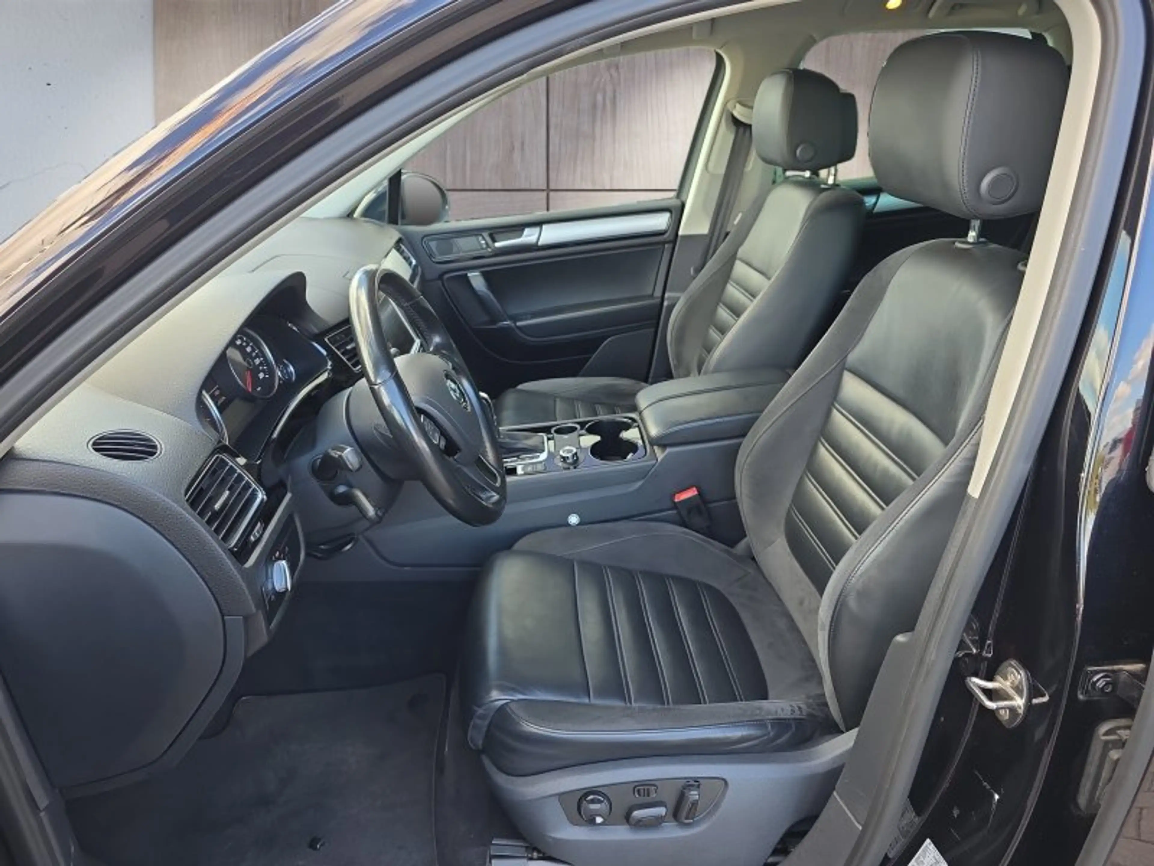 Volkswagen Touareg R-Line 3.0 V6 TDI 8*Alu/Standhz/AHK/Leder/Navi — photo 9