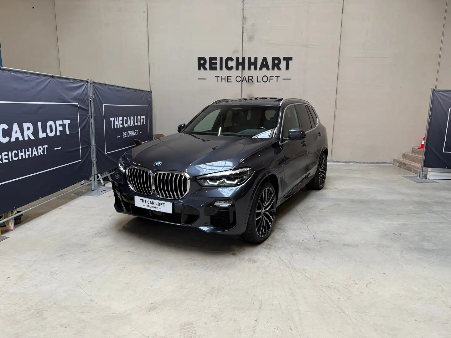BMW X5 xDrive 45e M Sport DAP Pano Grau - 1
