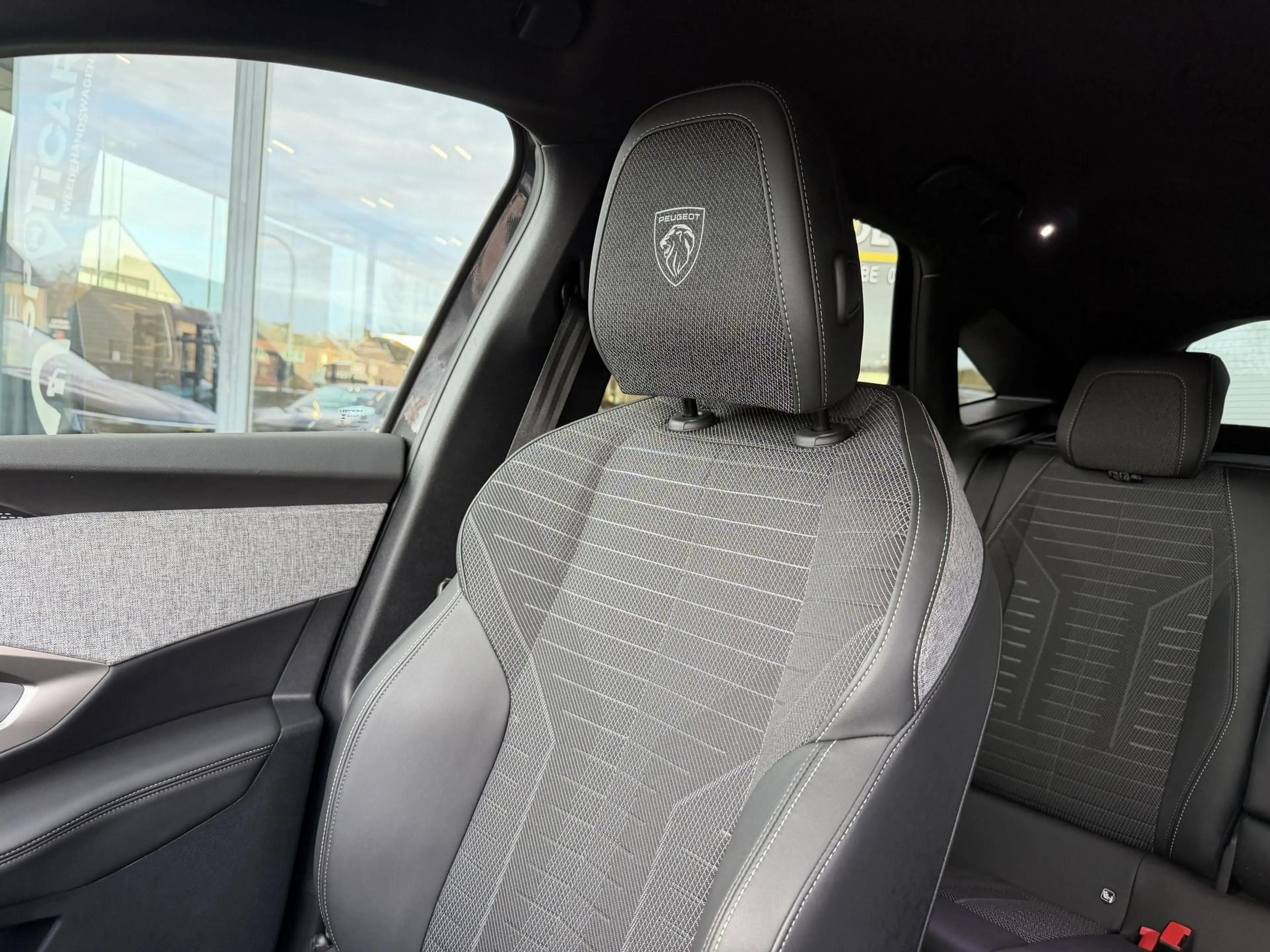 Peugeot 3008 GT 1.2T Hybrid *Navi*360° Cam*CarPlay* — photo 13