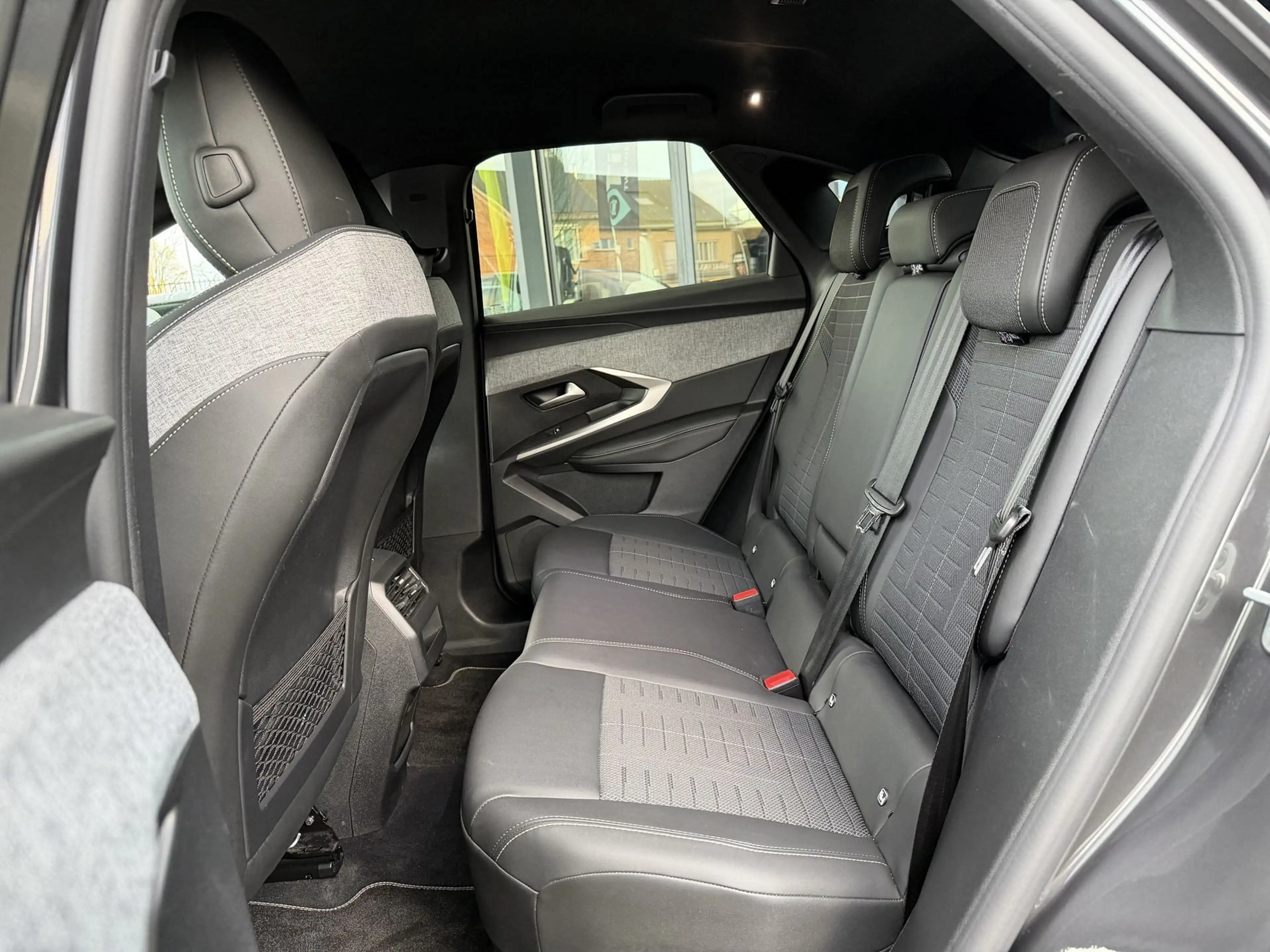 Peugeot 3008 GT 1.2T Hybrid *Navi*360° Cam*CarPlay* — photo 14