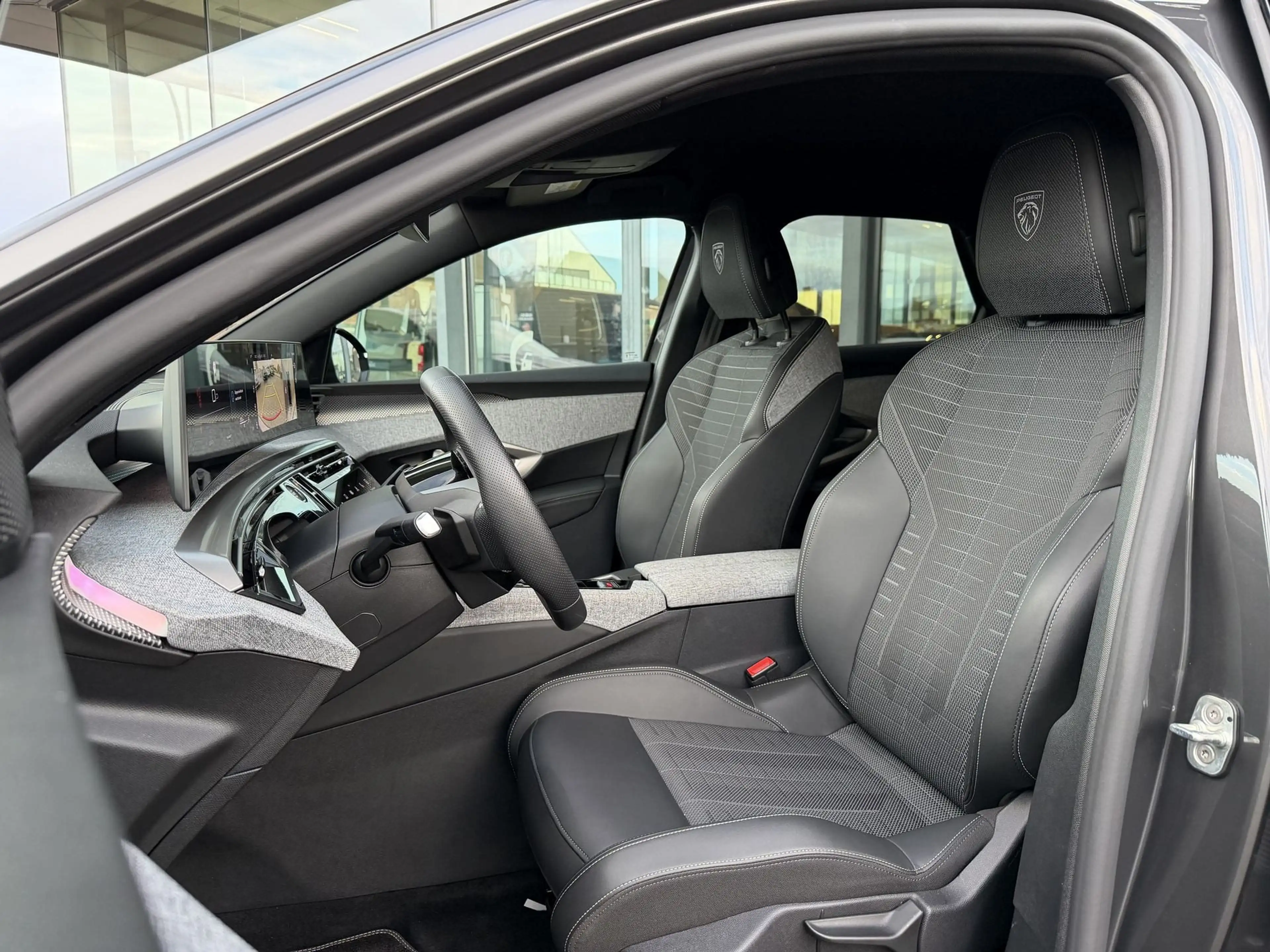 Peugeot 3008 GT 1.2T Hybrid *Navi*360° Cam*CarPlay* — photo 12