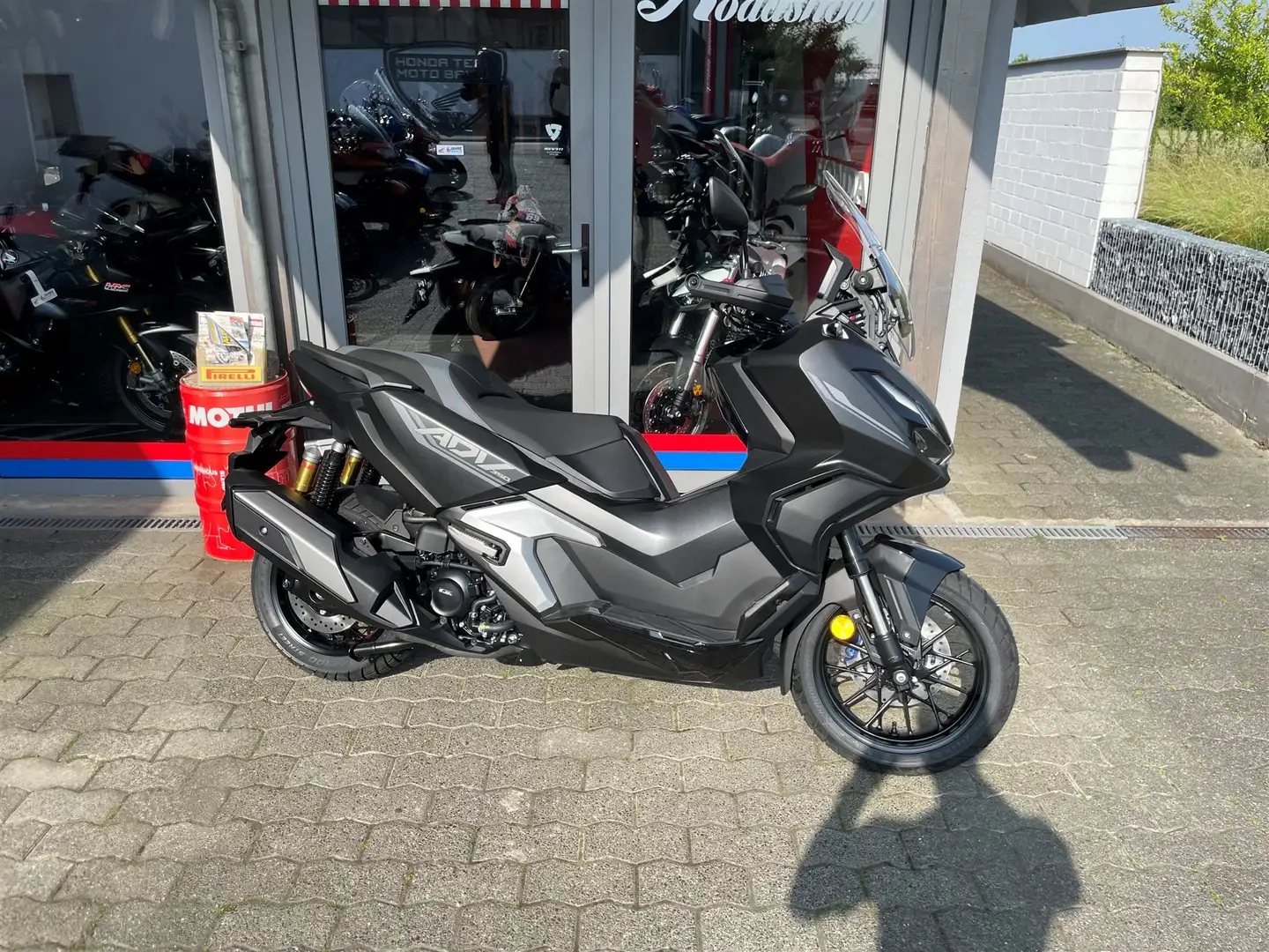 Honda ADV 350 Special Edition auf Lager Noir - 1