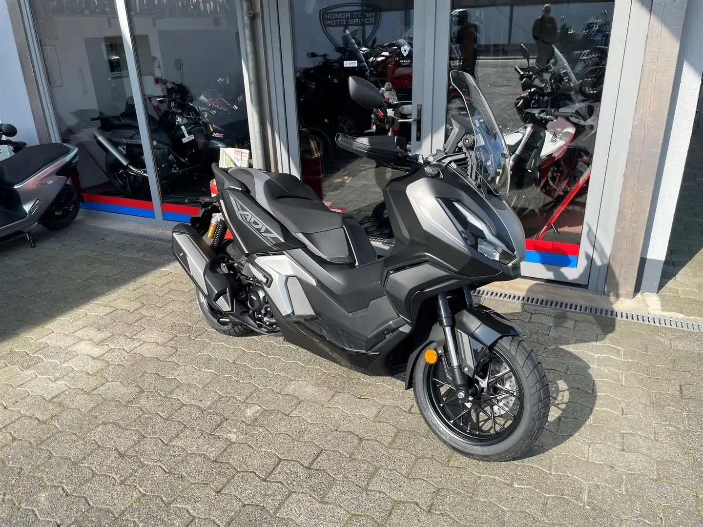 Honda ADV 350 Special Edition auf Lager Negro - 2