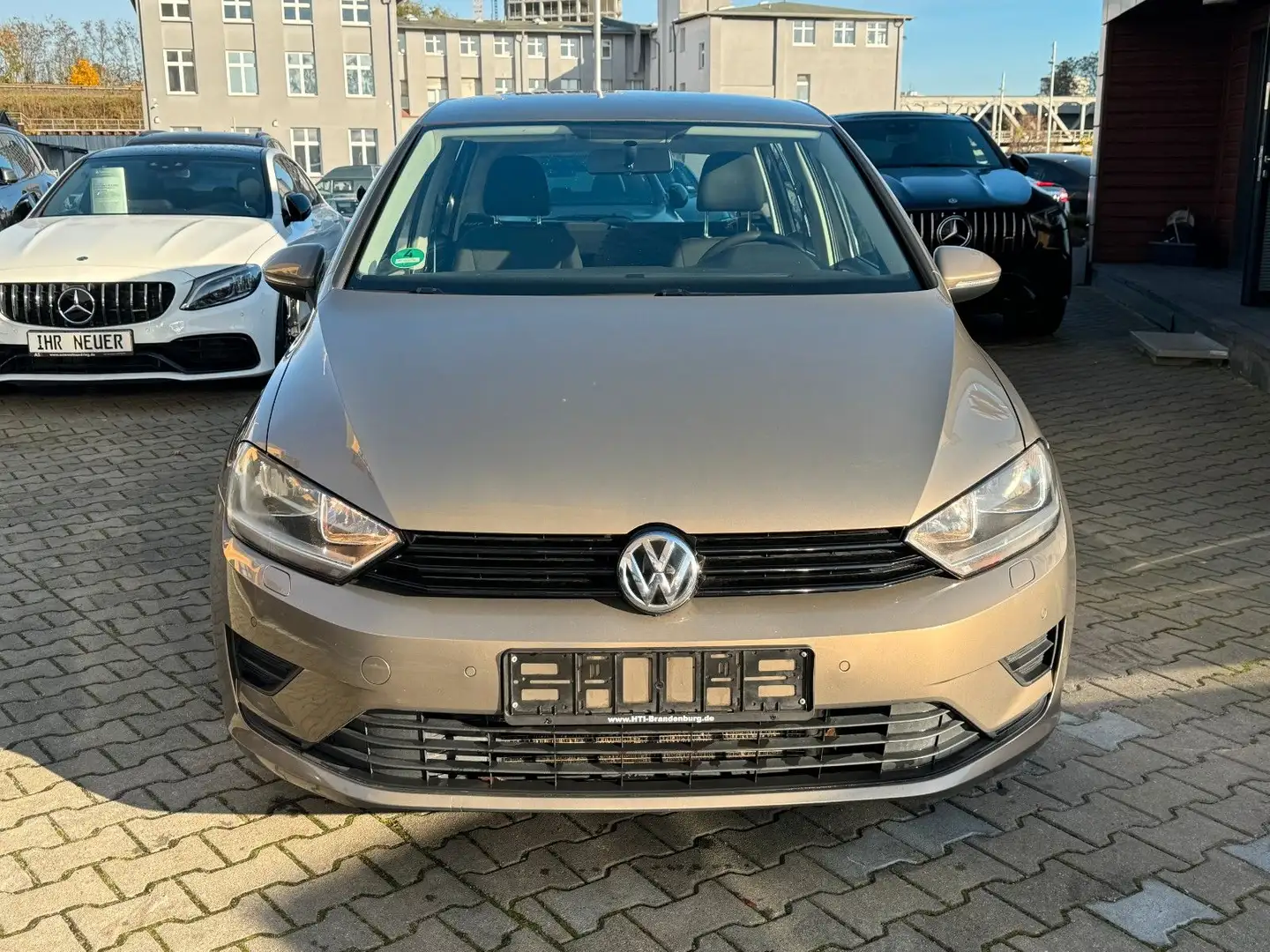 Volkswagen Golf 1,6 TDI Sportsvan VII DSG*Navi*1.Hand*Klima Gold - 2