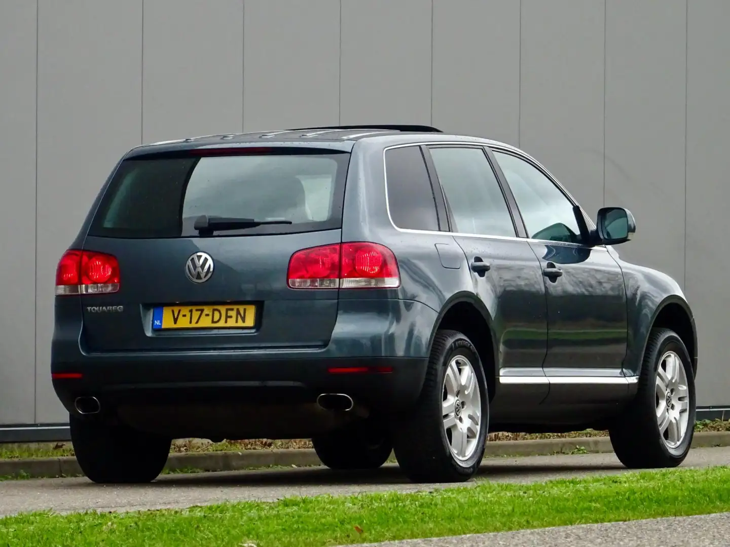 Volkswagen Touareg 4.2 V8 Highline /// Youngtimer op GAS Gris - 2