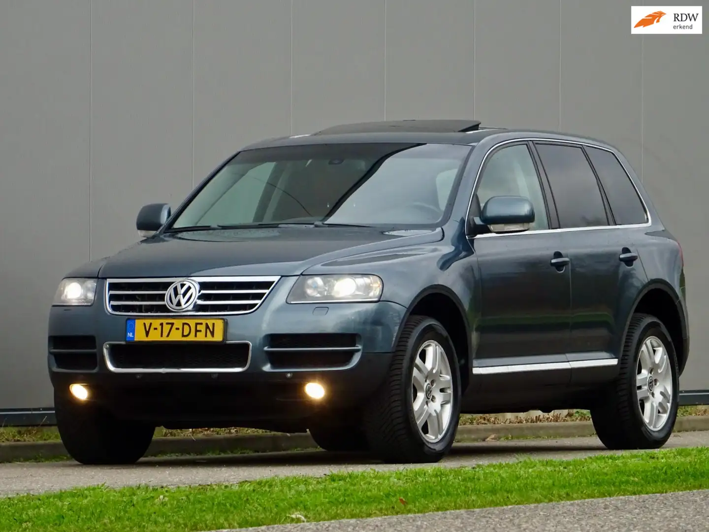 Volkswagen Touareg 4.2 V8 Highline /// Youngtimer op GAS Gris - 1