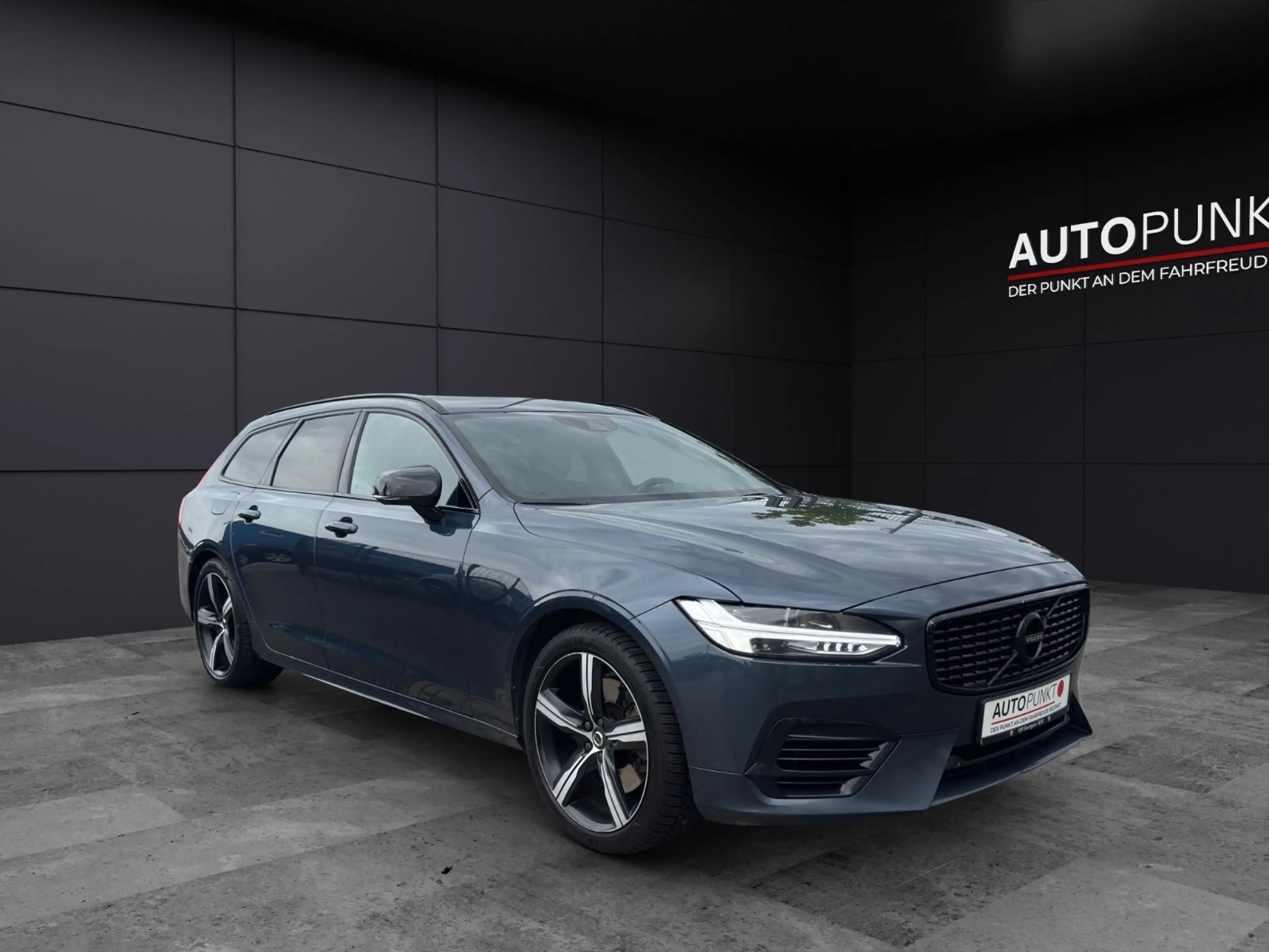 Volvo V90 T8 TWIN ENGINE AWD R-DESIGN PLUG-inHyb 390PS — photo 4