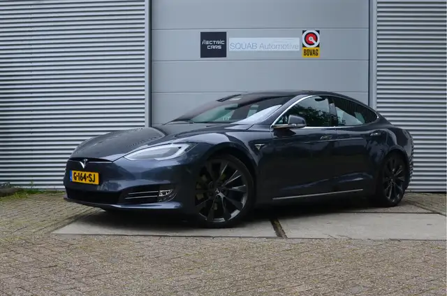 Tesla Model S Long Range Raven, Adaptive Suspension