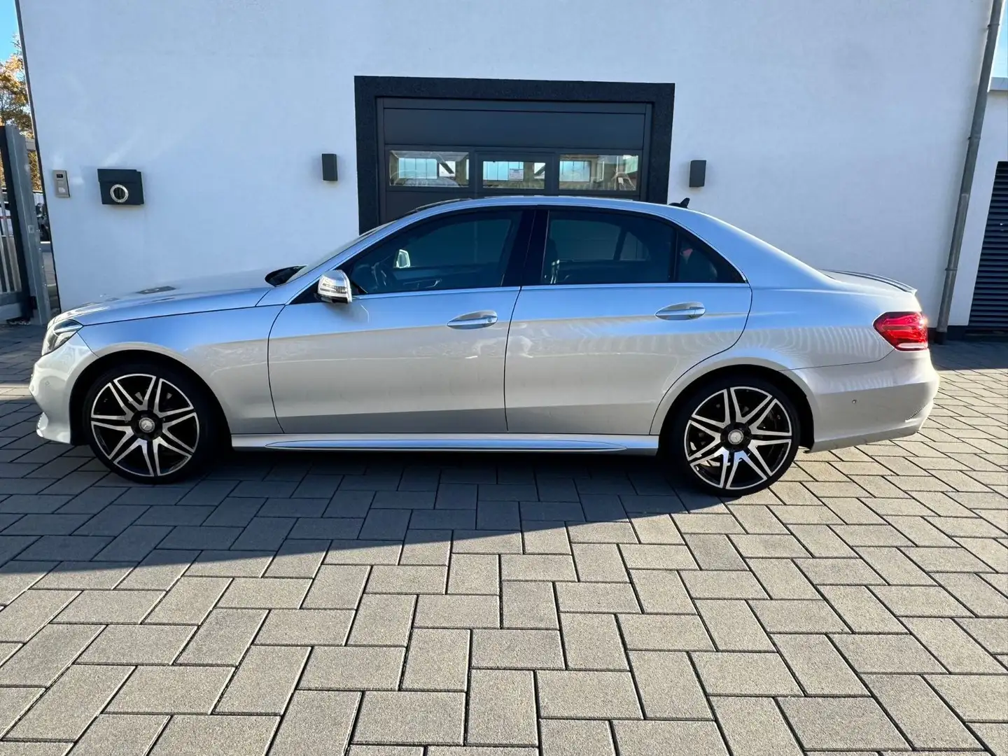 Mercedes-Benz E 250 E Limousine BlueEfficiency Amg 4 Matic Silber - 1