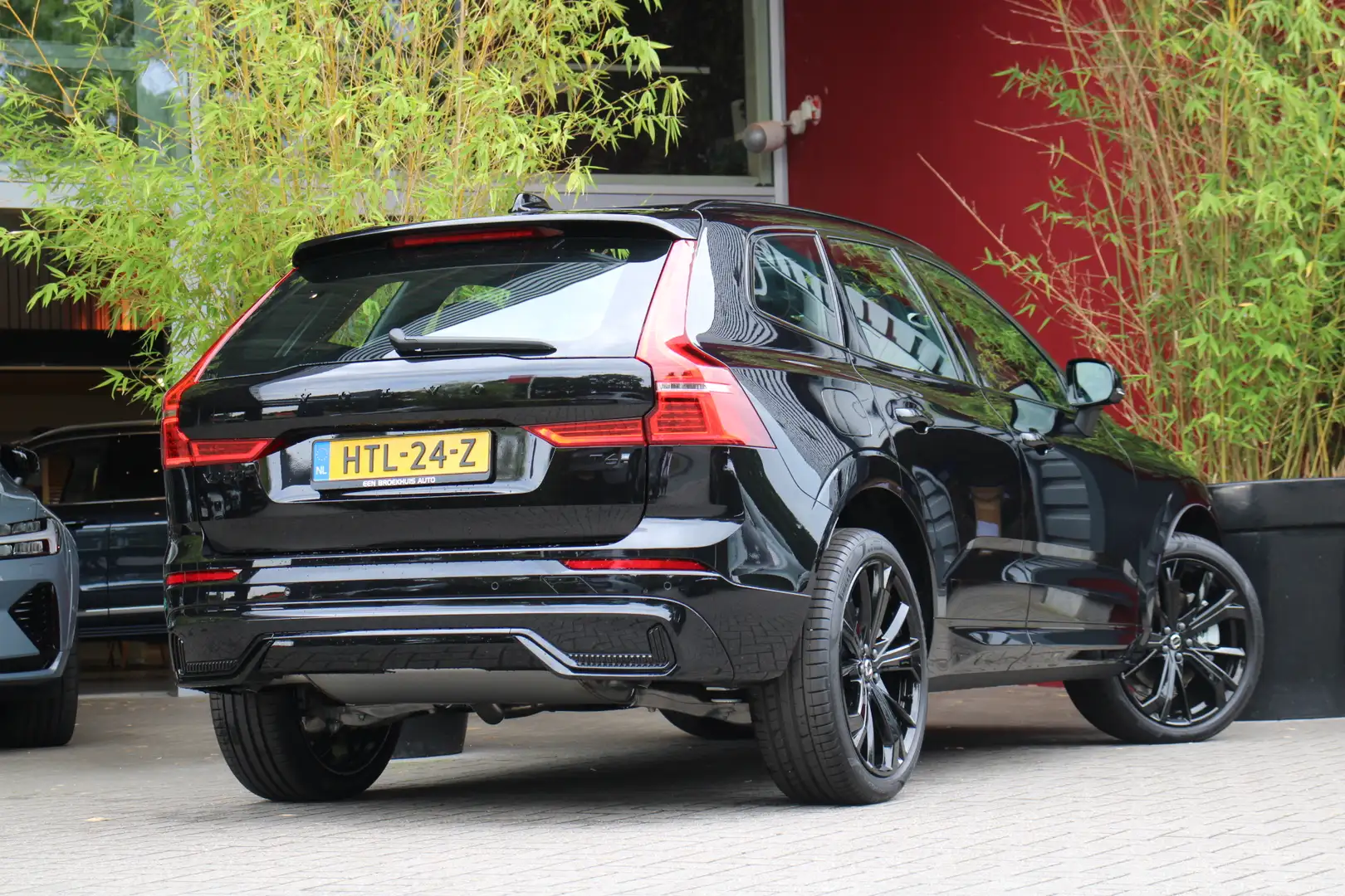Volvo XC60 2.0 T6 Plug-in hybrid AWD Plus Black Edition | Pan Noir - 2