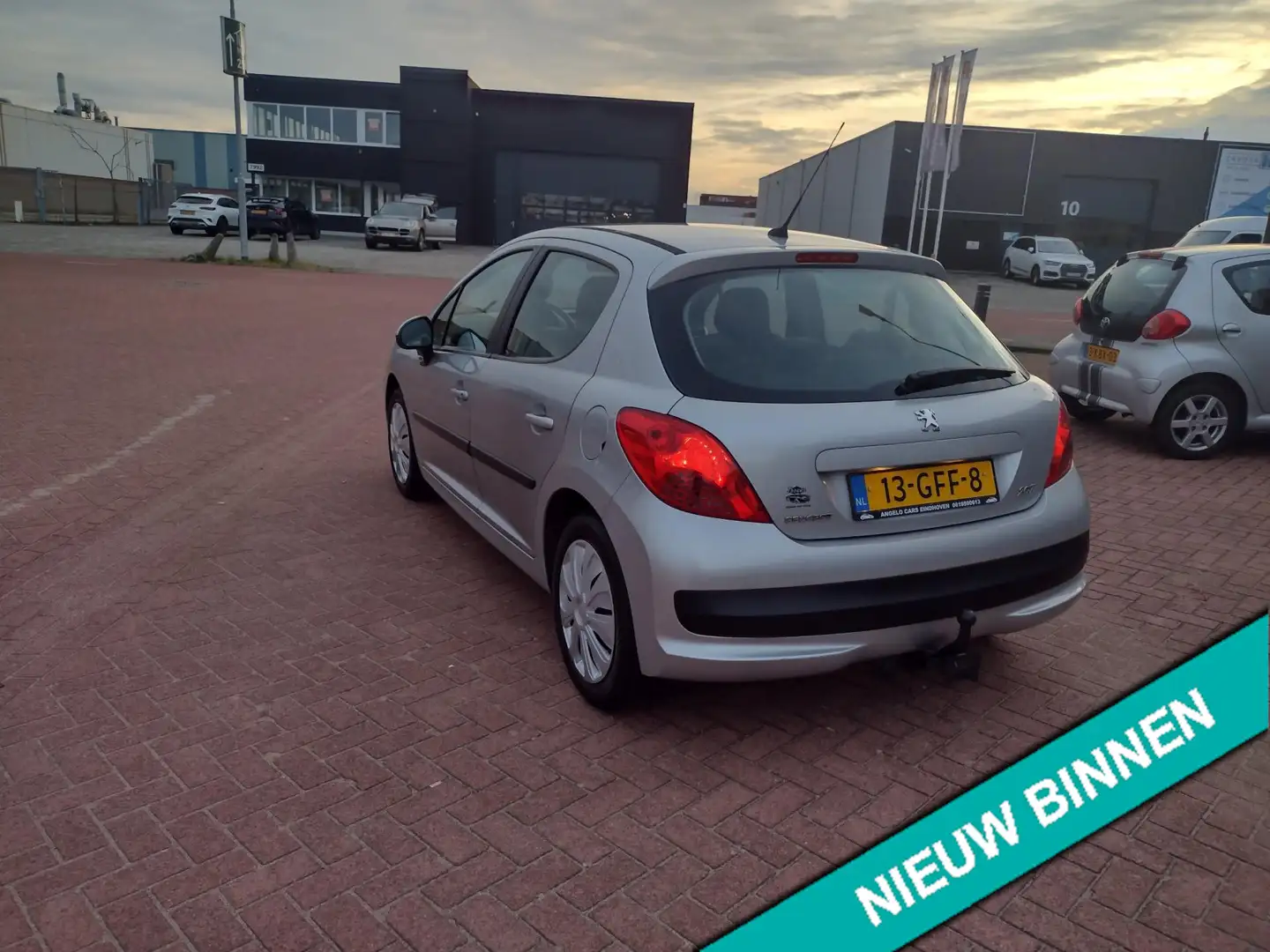 Peugeot 207 1.6 VTi Look MOOIE AUTO 0619590613 AIRCO 5 DRS Gris - 2