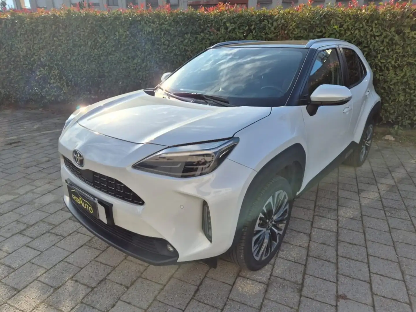 Toyota Yaris Cross 1.5 Hybrid 5p. E-CVT AWD-i Lounge +TECH+GANCIO Bianco - 1