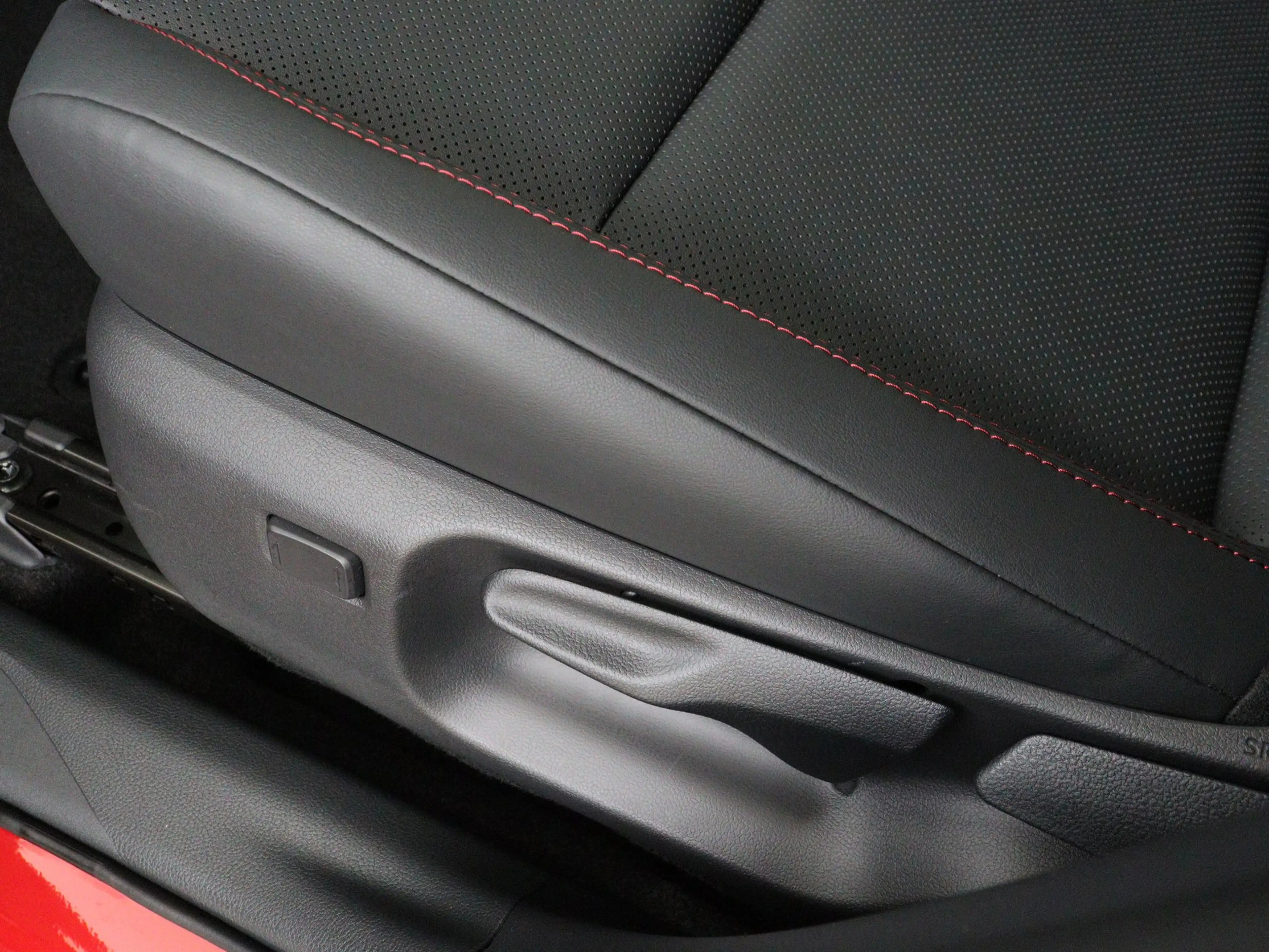 Lexus LBX Emotion 2WD Advanced Pack | HUD | 360 Camera — photo 10