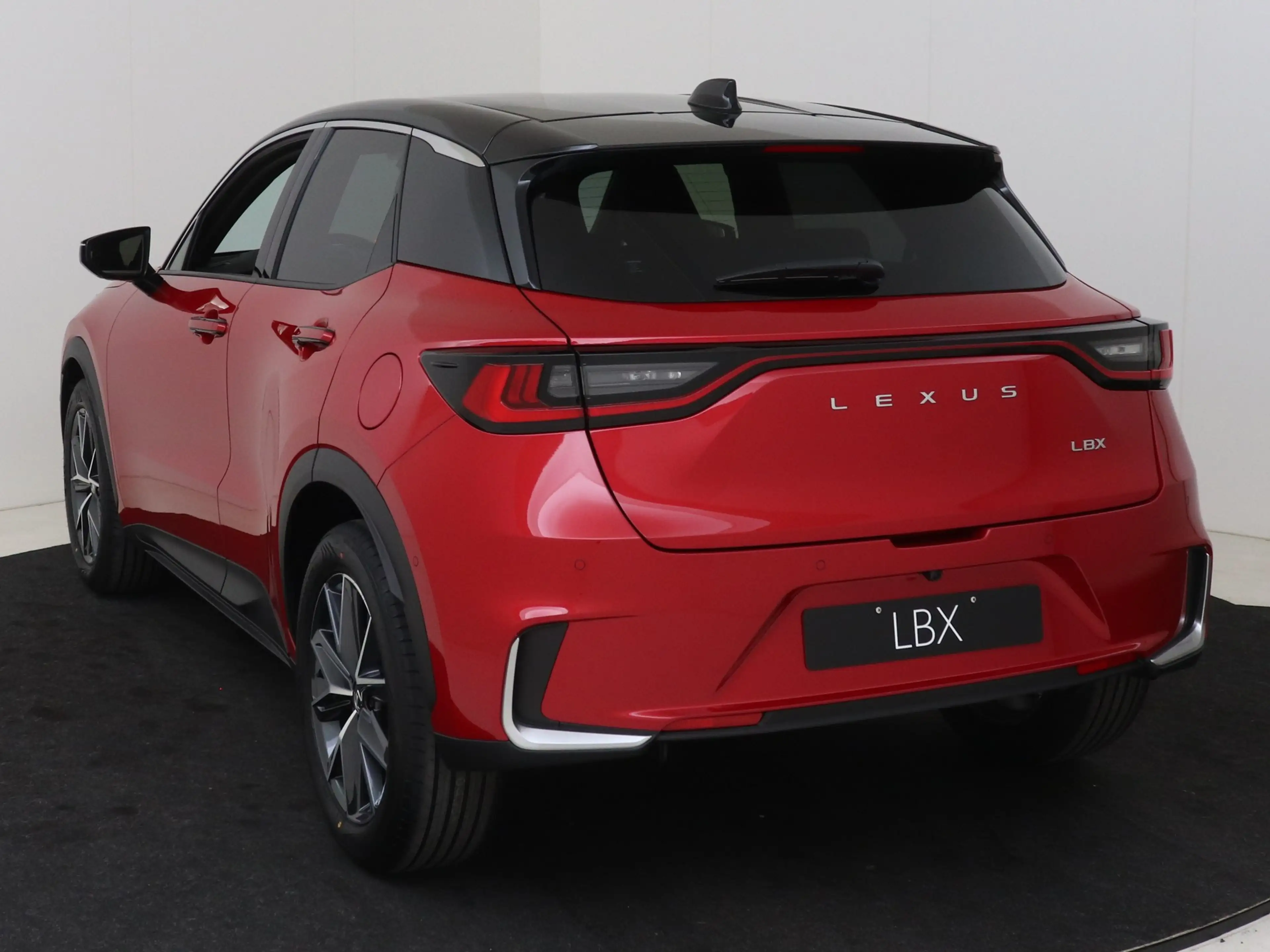 Lexus LBX Emotion 2WD Advanced Pack | HUD | 360 Camera — photo 12