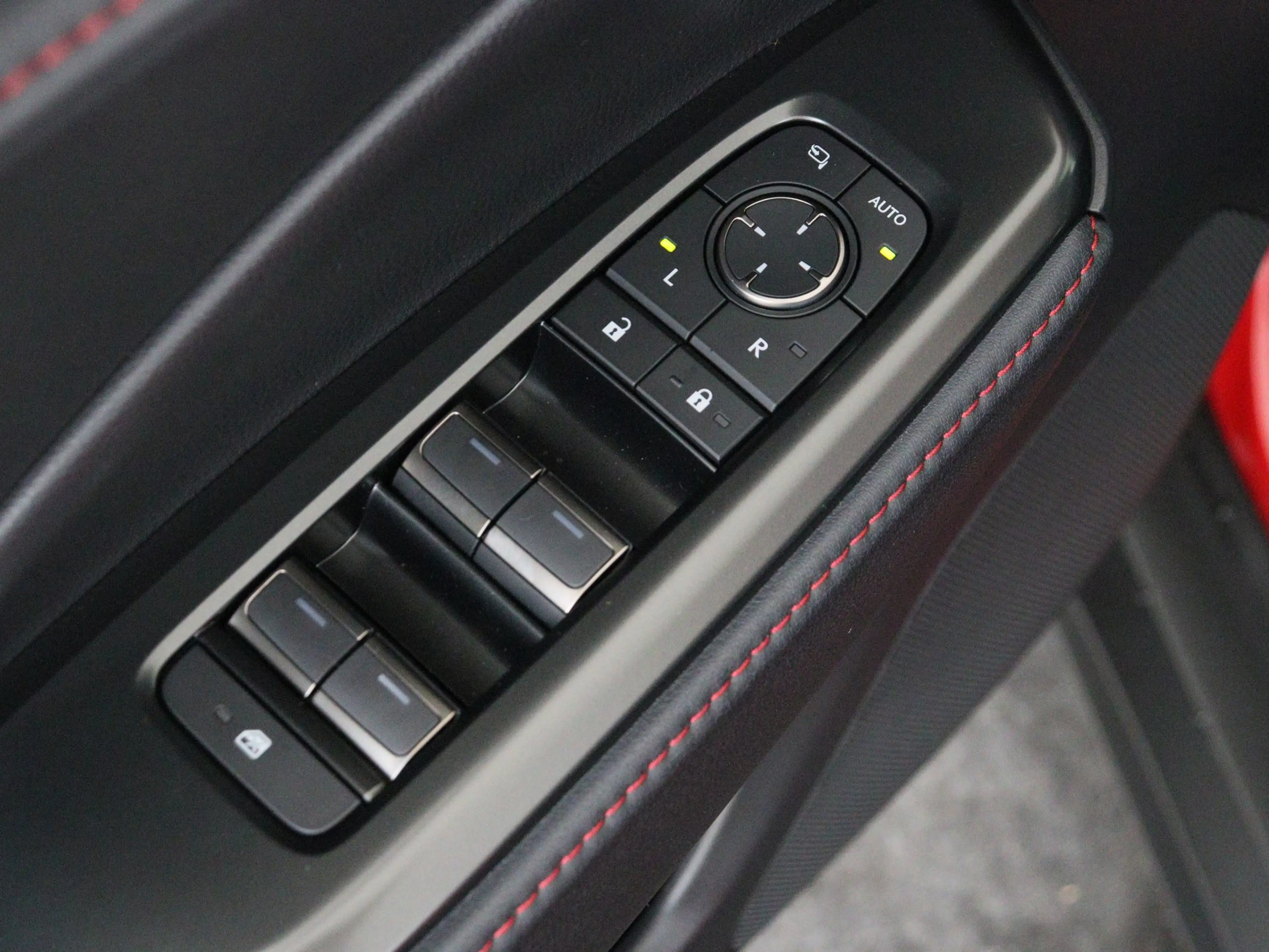 Lexus LBX Emotion 2WD Advanced Pack | HUD | 360 Camera — photo 9