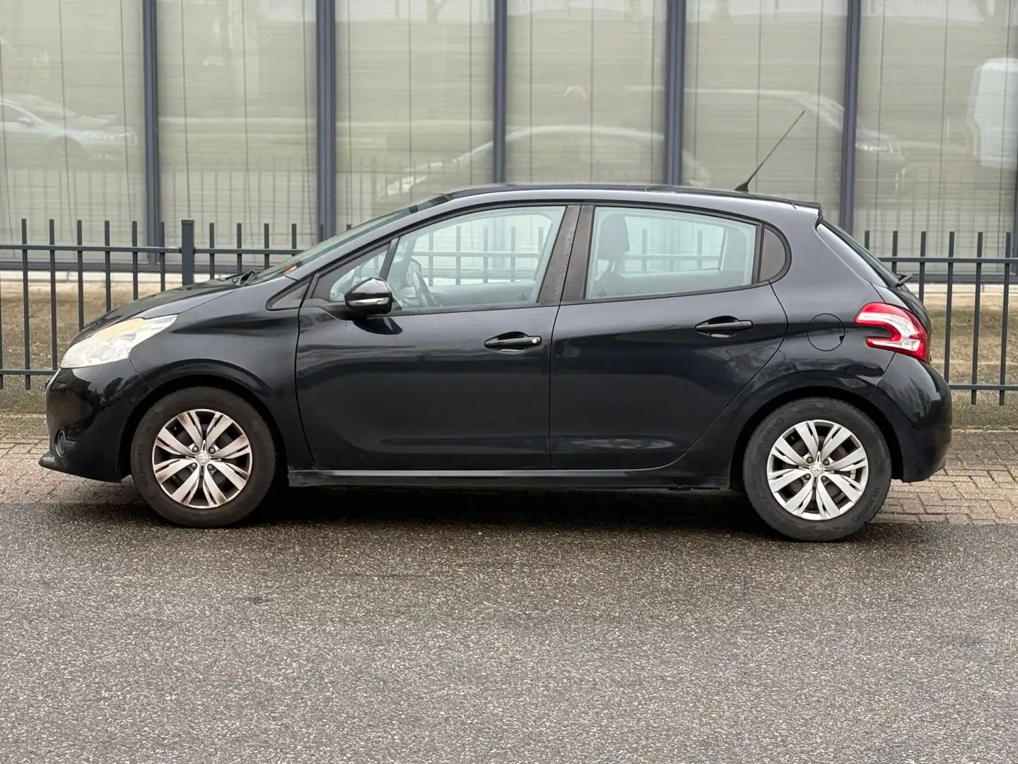 Peugeot 208 1.2 VTi Access | Nieuwe APK Schwarz - 2