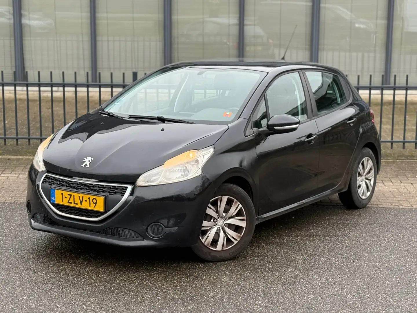 Peugeot 208 1.2 VTi Access | Nieuwe APK Schwarz - 1
