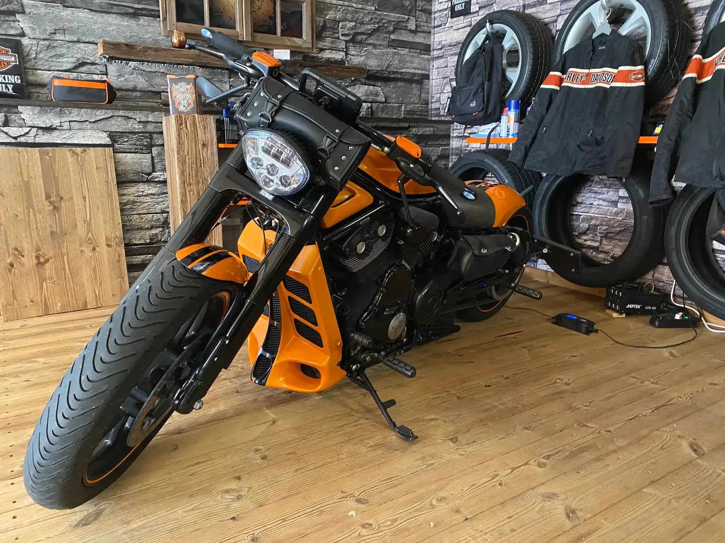 Harley-Davidson Custom Bike Orange - 2