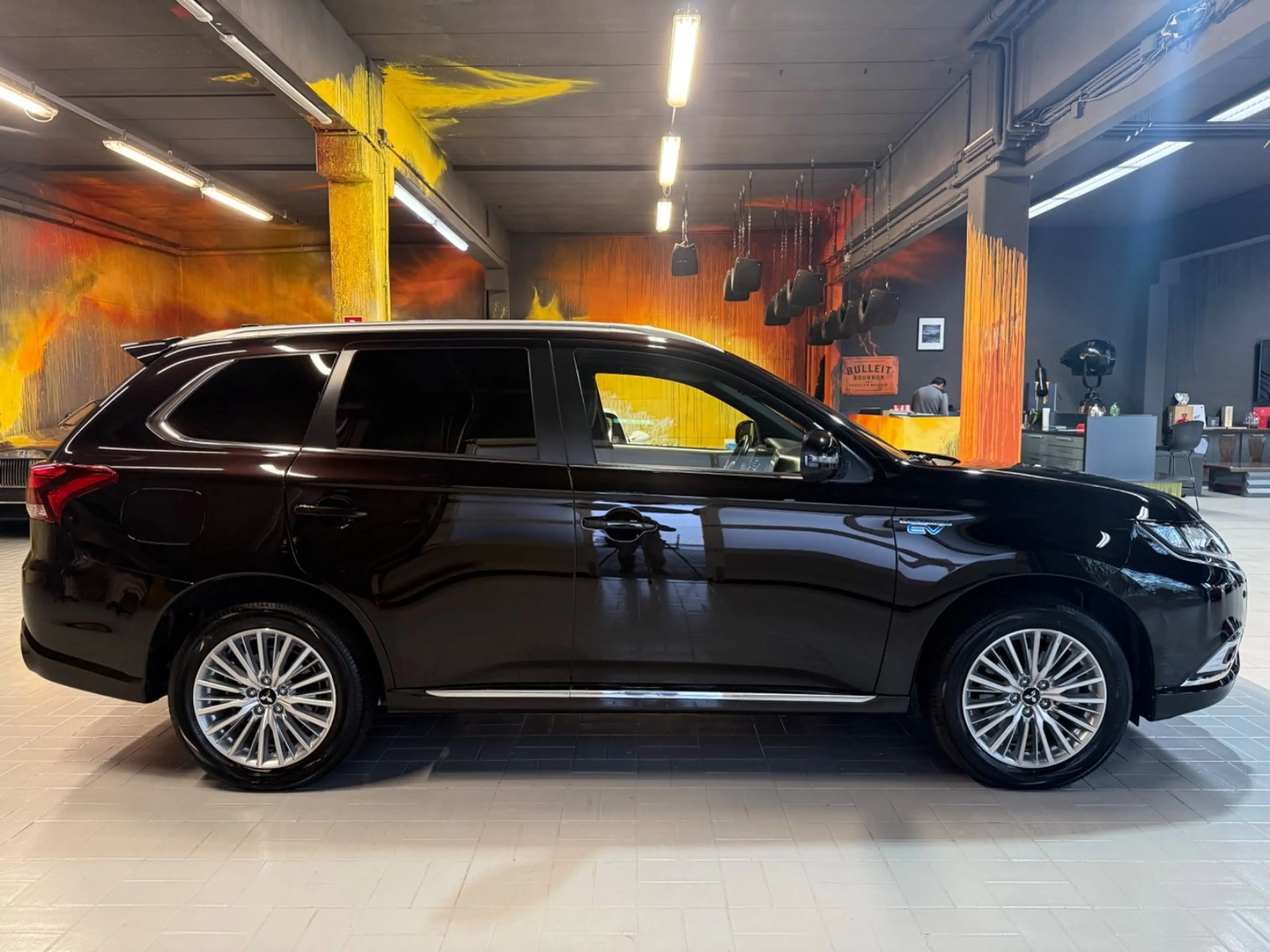 Mitsubishi Outlander 2.4 MIVEC PLUG-IN HYBRID 4WD Aut. LED — photo 8