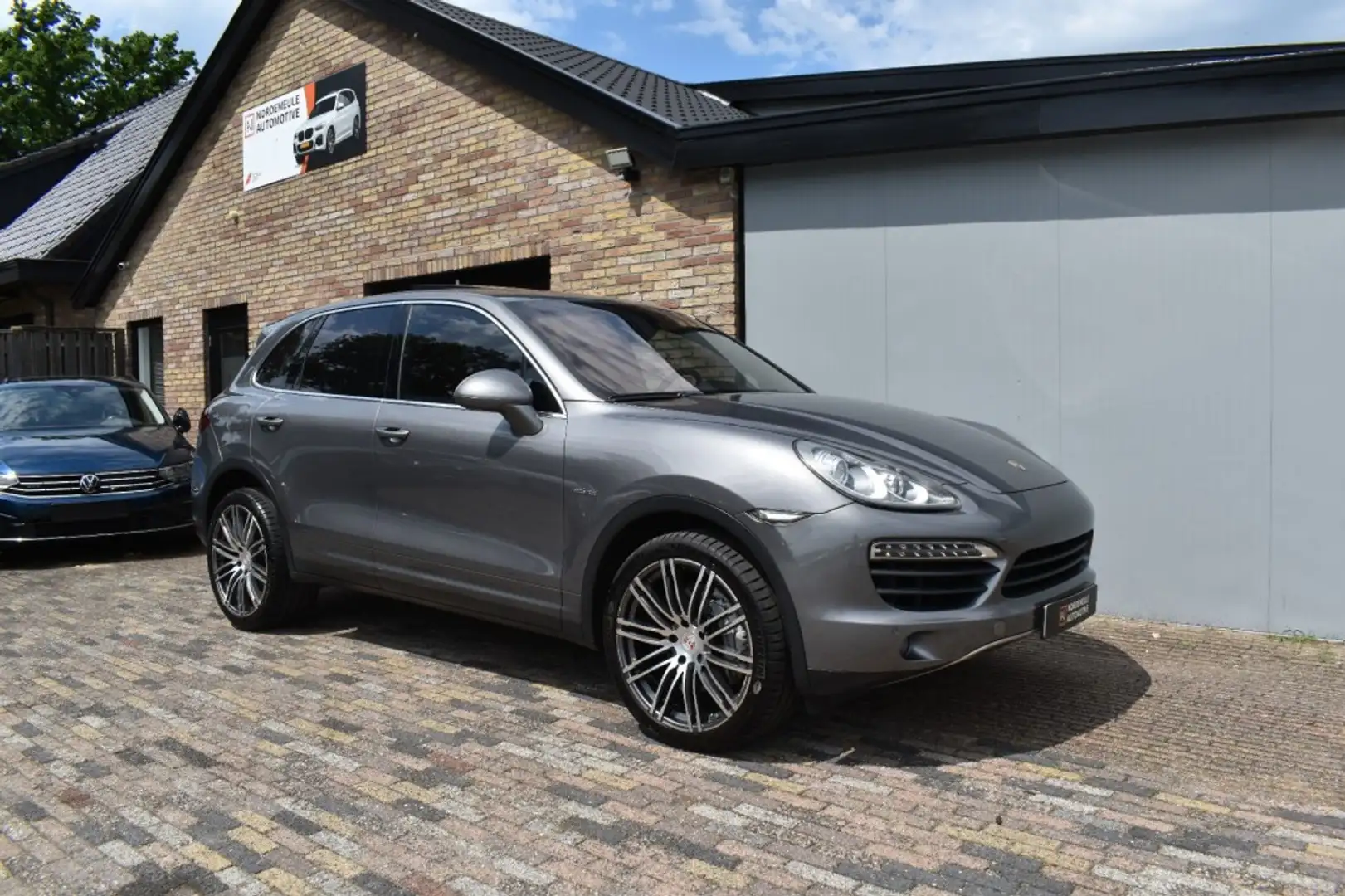 Porsche Cayenne 3.0 S HYBRID, Xenon, Pano, Camera Grijs - 2