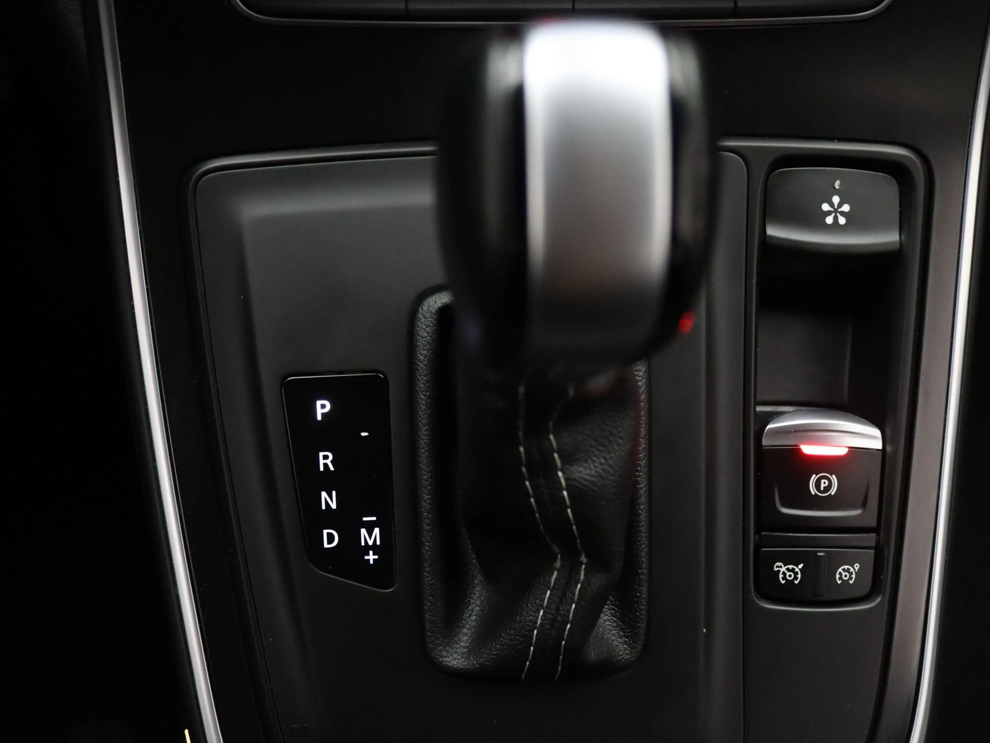 Renault Scenic 140pk TCe Intens Climate | Head-Up — photo 16