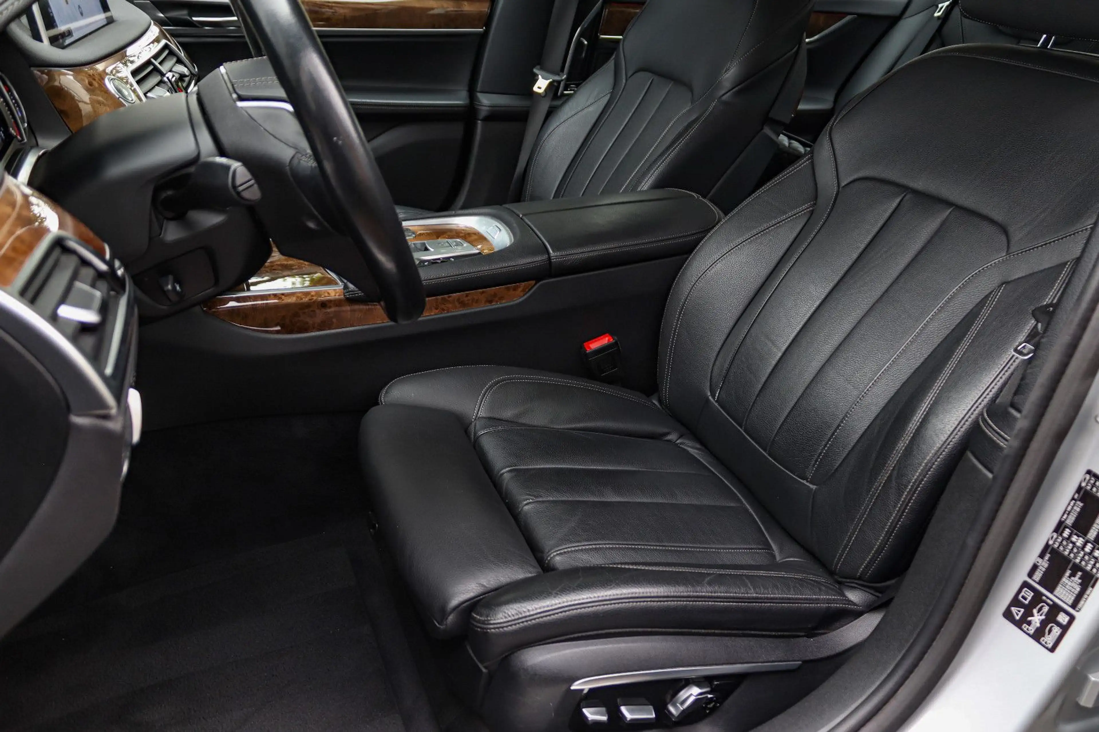 BMW 730 d xD*NIVEAUREG*LASER*SOFT*HUD*MASSAGE*KEYLESS — photo 11