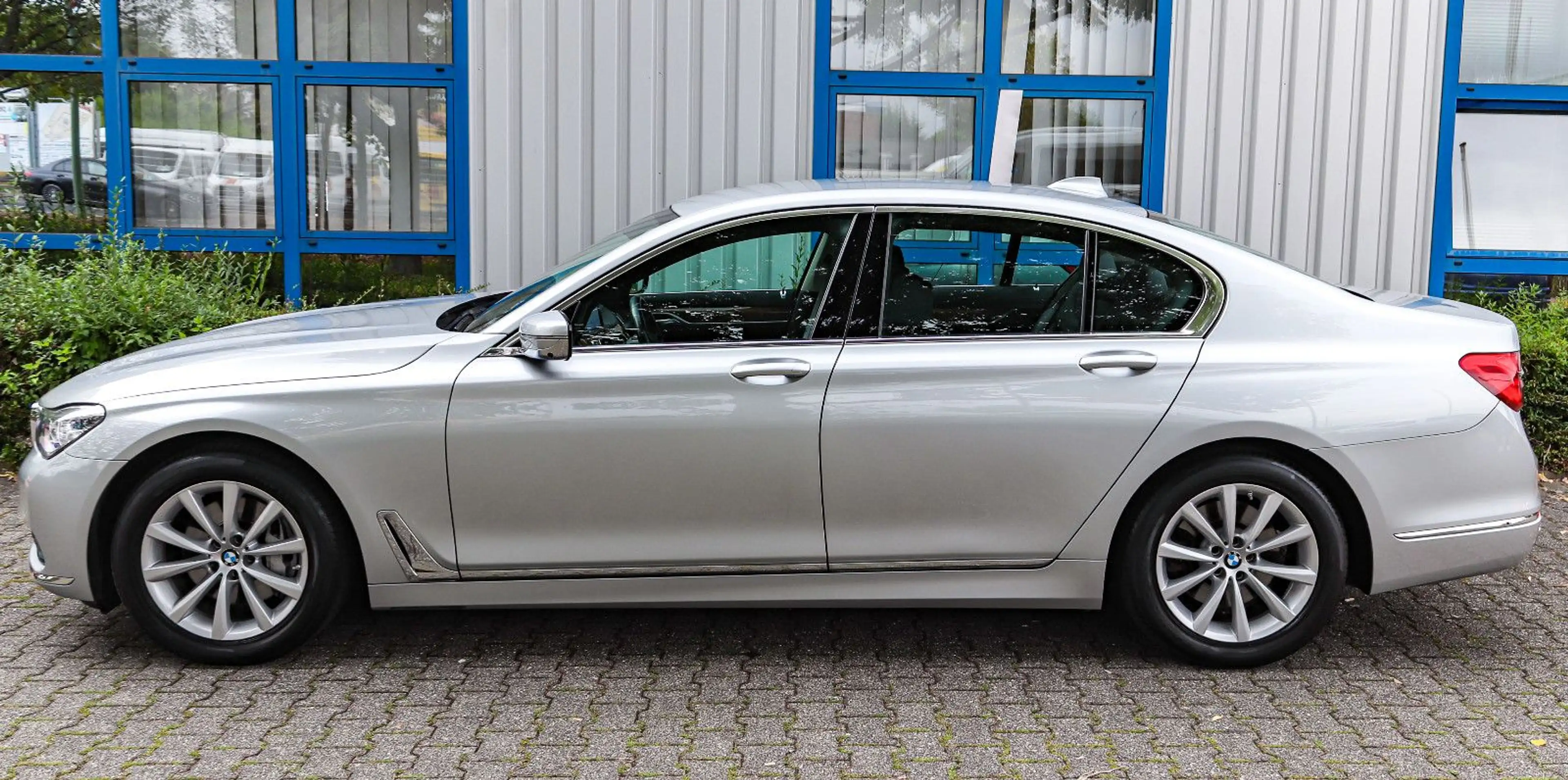 BMW 730 d xD*NIVEAUREG*LASER*SOFT*HUD*MASSAGE*KEYLESS — photo 9