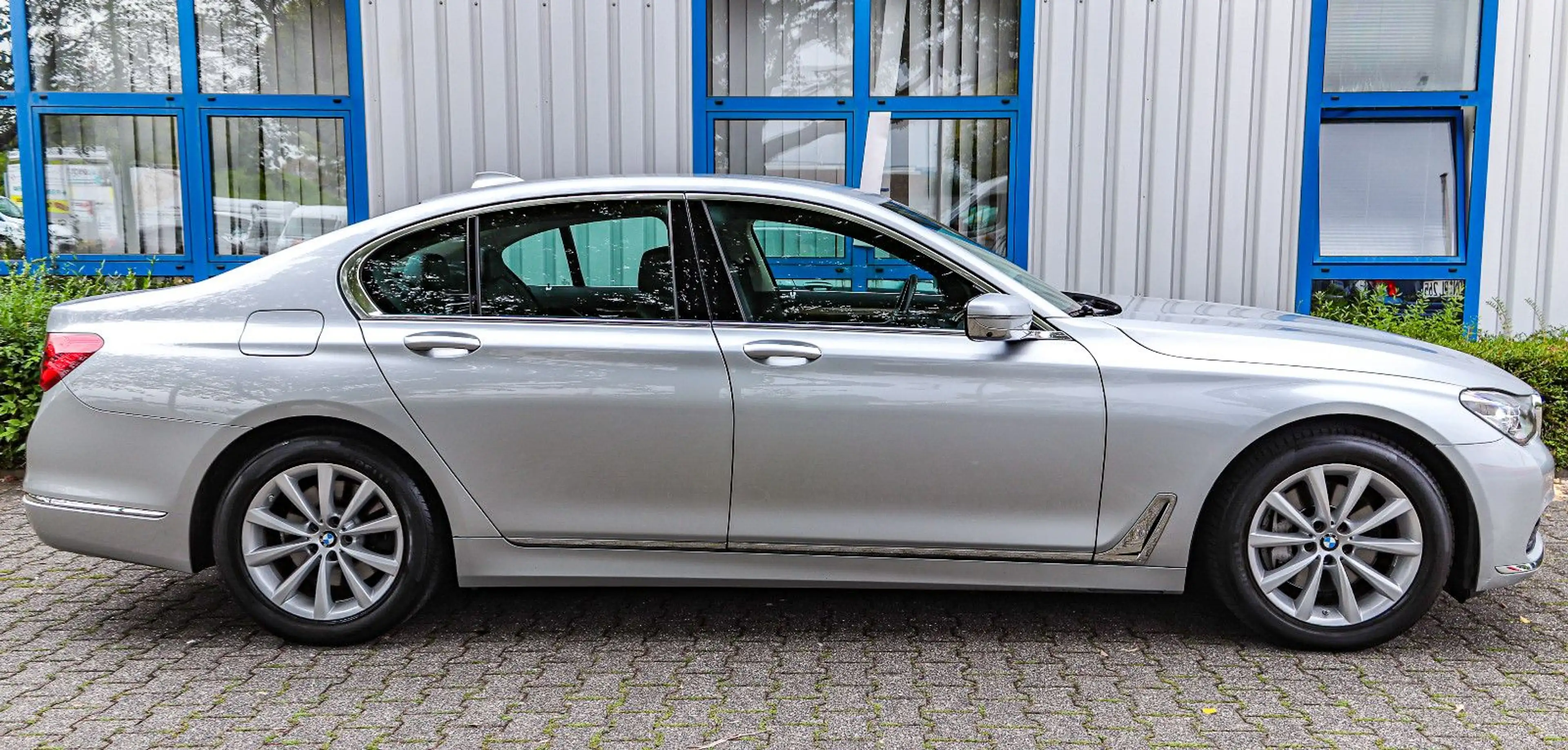 BMW 730 d xD*NIVEAUREG*LASER*SOFT*HUD*MASSAGE*KEYLESS — photo 5