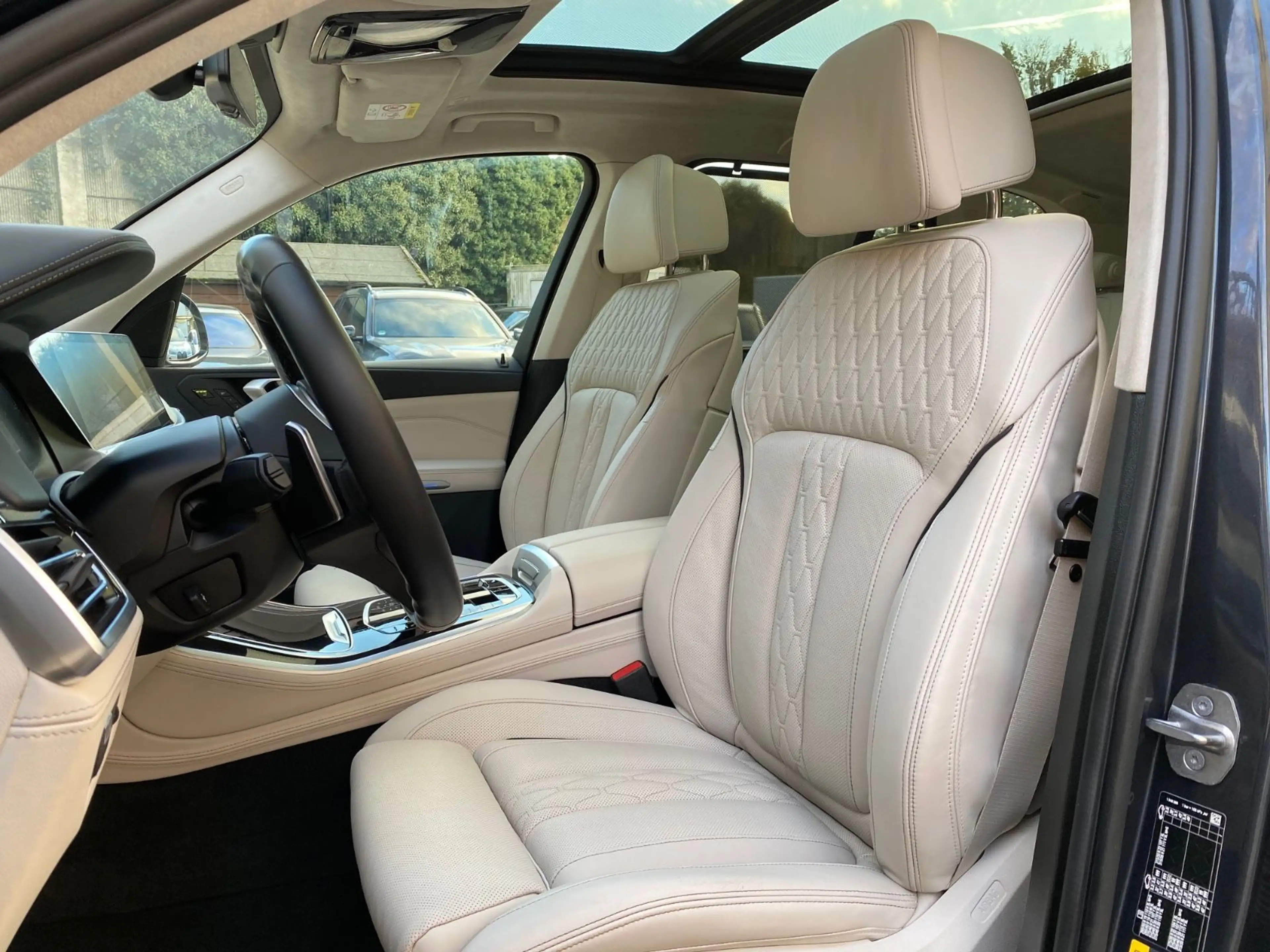 BMW X5 xDr45e M Sport PANO-SKY*AHK*Massage*Softclose — photo 6