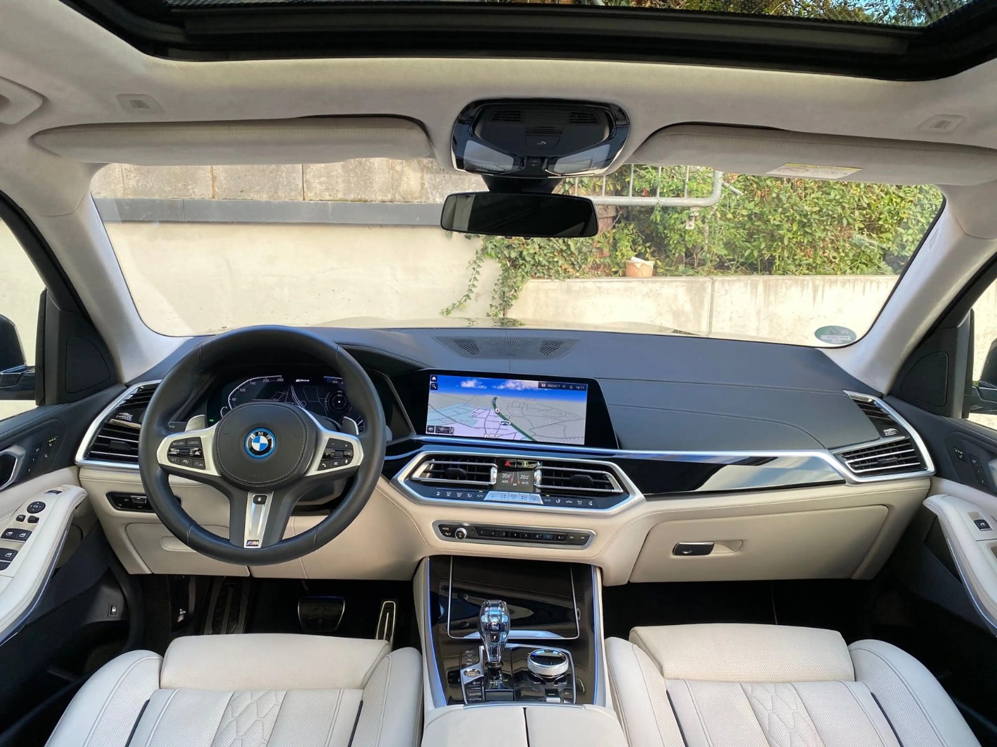 BMW X5 xDr45e M Sport PANO-SKY*AHK*Massage*Softclose — photo 9