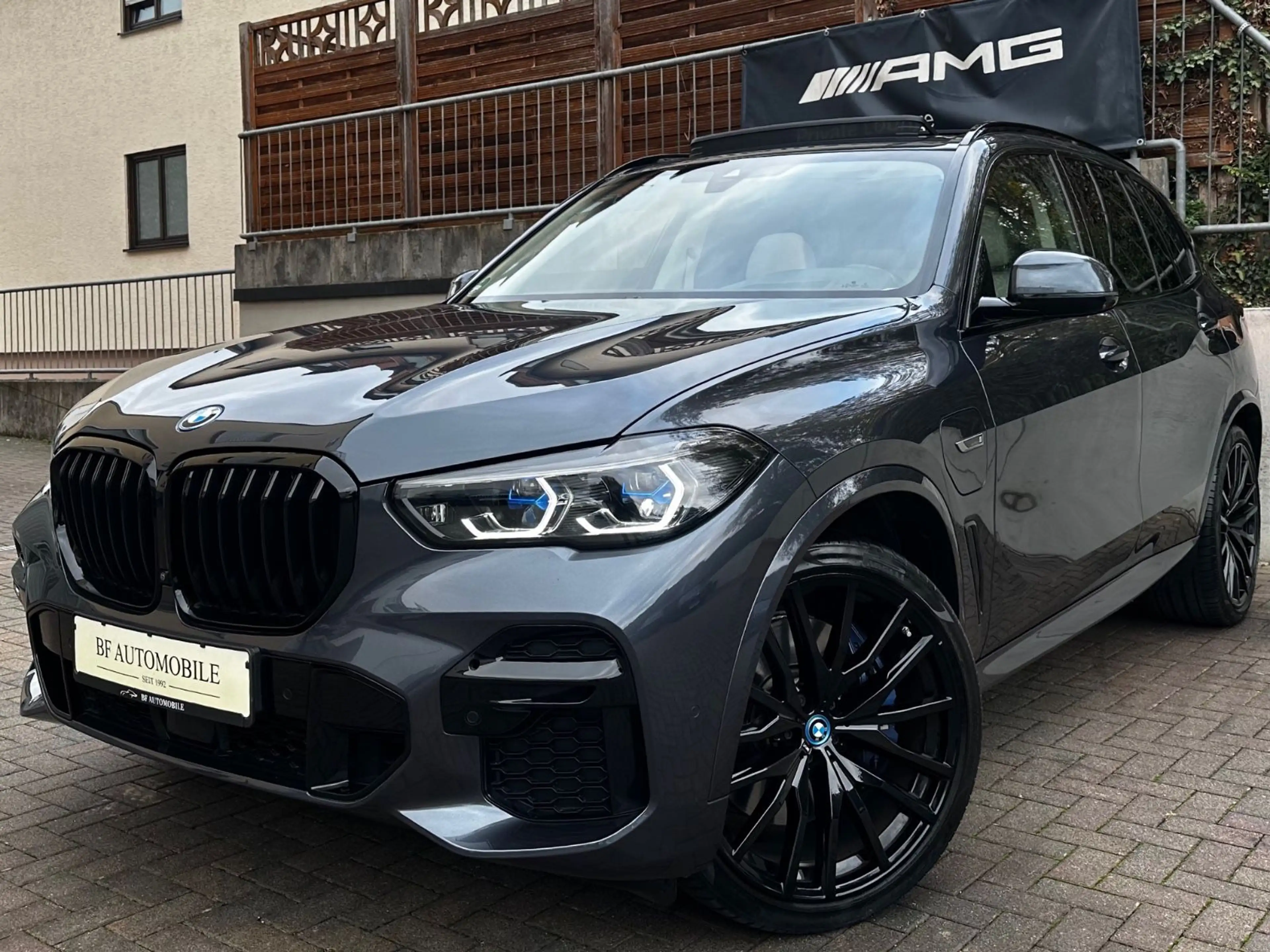 BMW X5 xDr45e M Sport PANO-SKY*AHK*Massage*Softclose