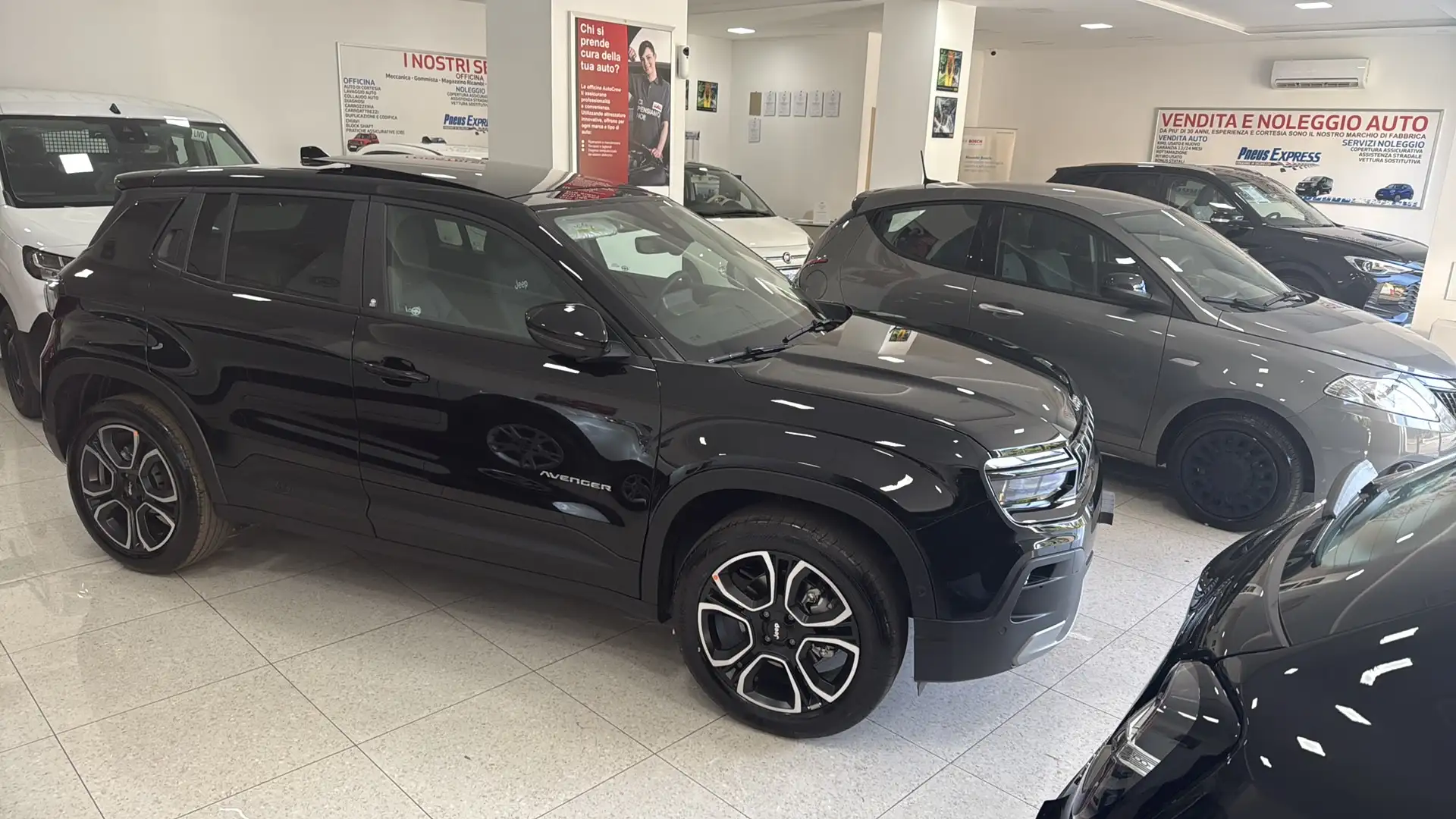 Jeep Avenger Avenger 1.2 turbo e-hybrid mhev Altitude 110cv Negru - 1