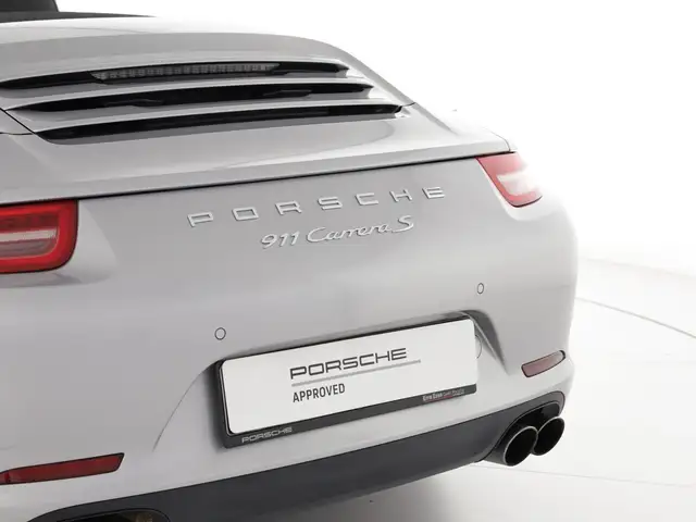 Porsche 911 view 18