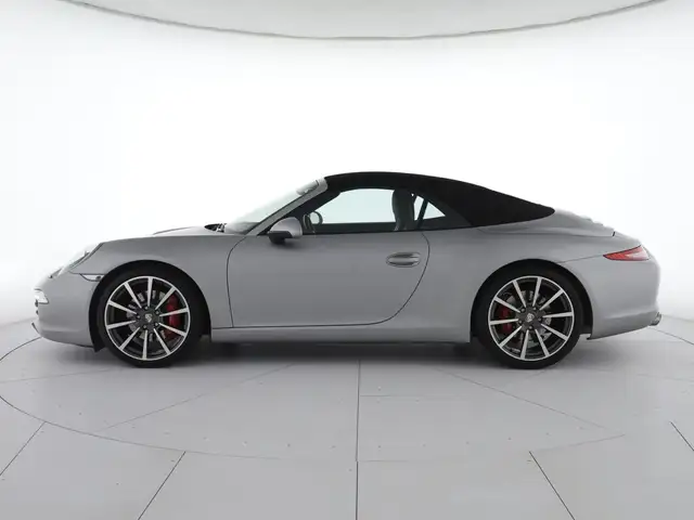 Porsche 911 view 6