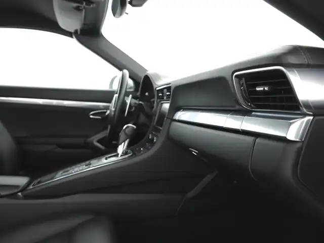 Porsche 911 view 13