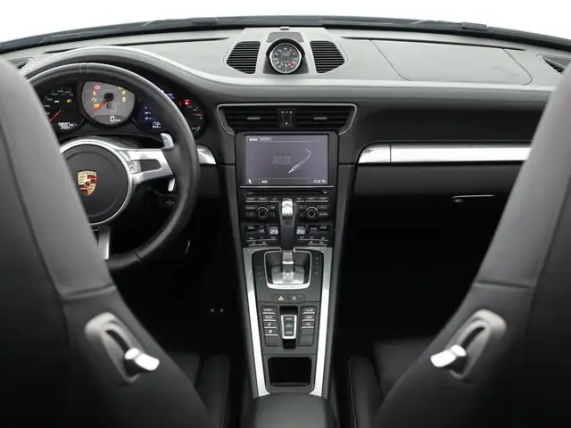 Porsche 911 view 10