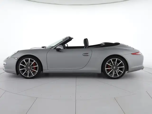 Porsche 911 view 5