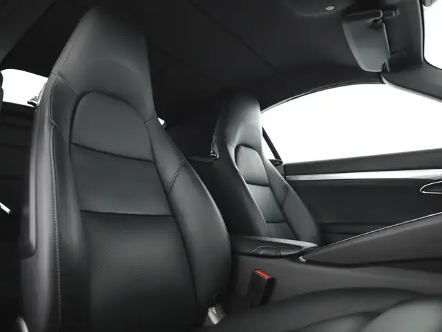 Porsche 911 view 12