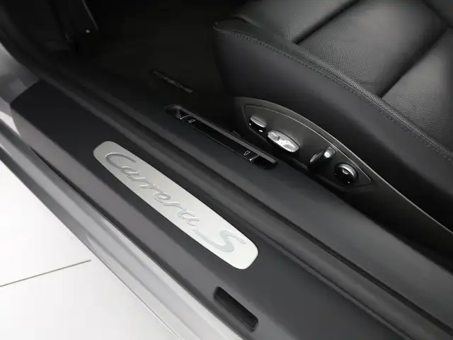 Porsche 911 view 15