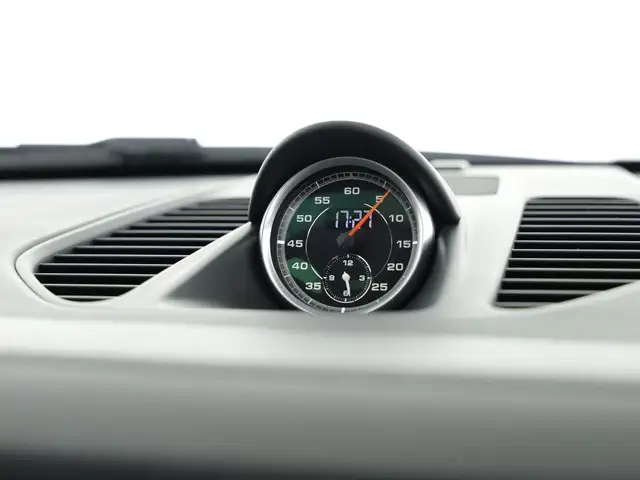 Porsche 911 view 11