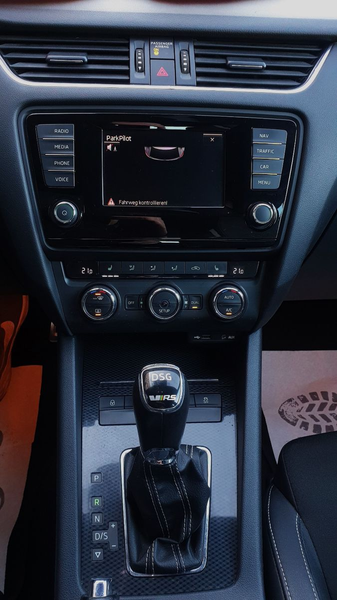 Skoda Octavia 2.0 TDI DSG RS Combi Navi/Xenon/Tempo/18 — photo 12