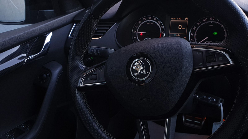 Skoda Octavia 2.0 TDI DSG RS Combi Navi/Xenon/Tempo/18 — photo 13