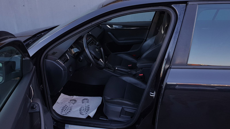 Skoda Octavia 2.0 TDI DSG RS Combi Navi/Xenon/Tempo/18 — photo 6