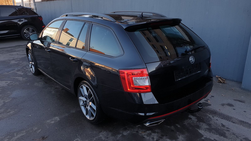 Skoda Octavia 2.0 TDI DSG RS Combi Navi/Xenon/Tempo/18 — photo 3