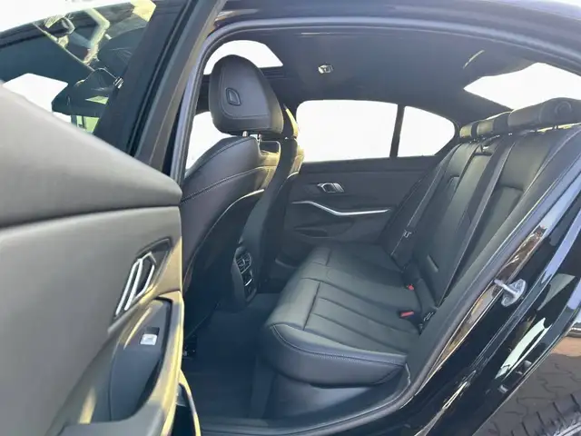 BMW 3 Series view 11